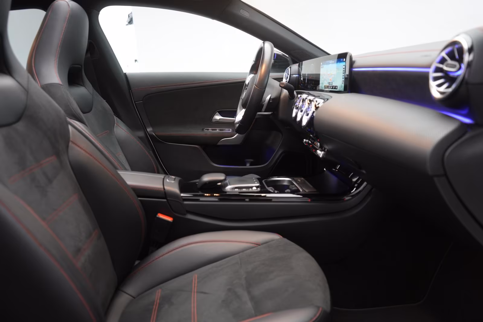 (B-008) Mercedes-Benz CLA 200 Shooting Brake 7G-DCT AMG CarPlay/Te - Image 9