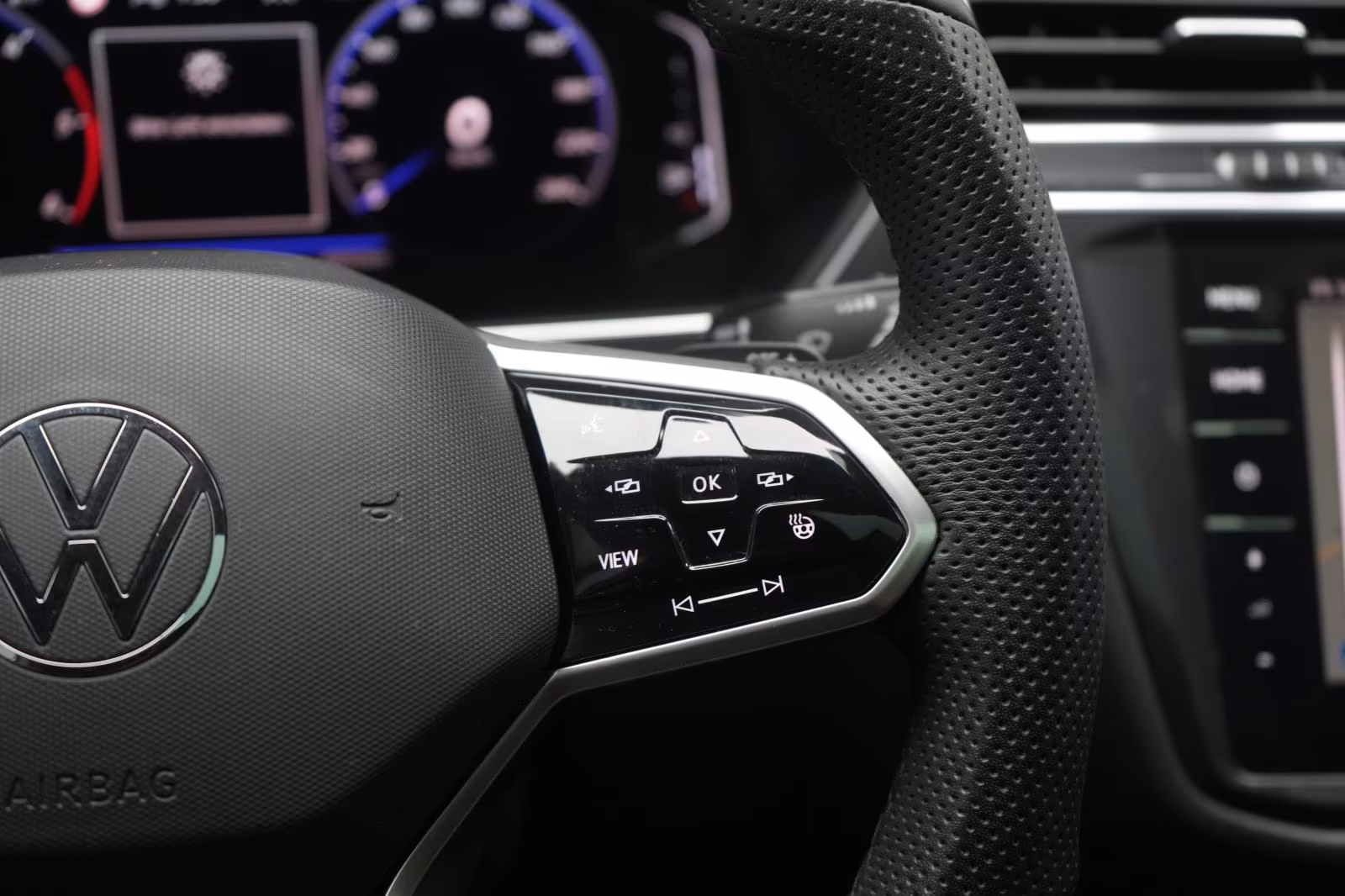 (B-314) Volkswagen Tiguan Allspace 2.0 TDI 4Motion DSG R line Navi/ - Image 17