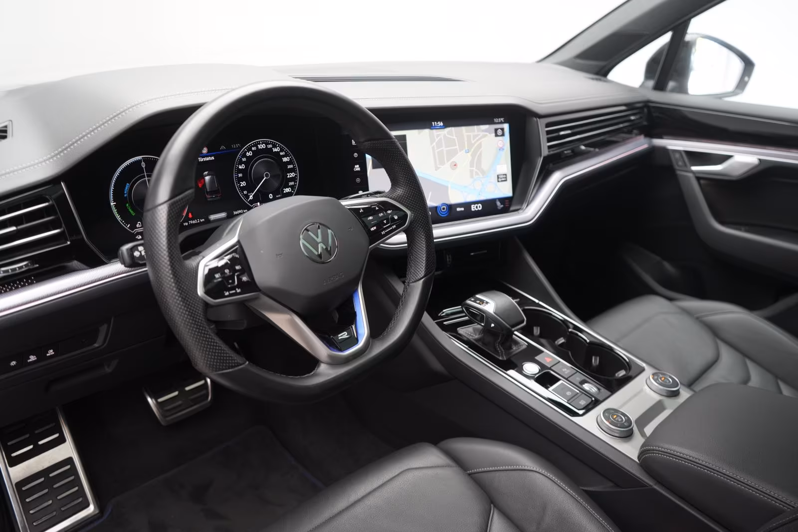 (B-334) Volkswagen(Hybrid) Touareg 3.0 V6 e-Hybrid 4Motion R line Leder/ACC - Image 7