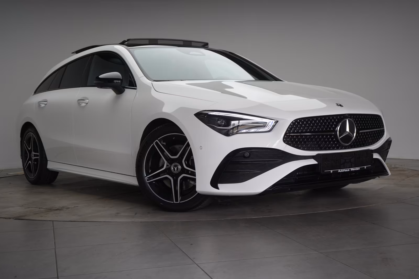 (B-531) Mercedes-Benz CLA 200 Shooting Brake 7G-DCT AMG Distronic/ - Image 1