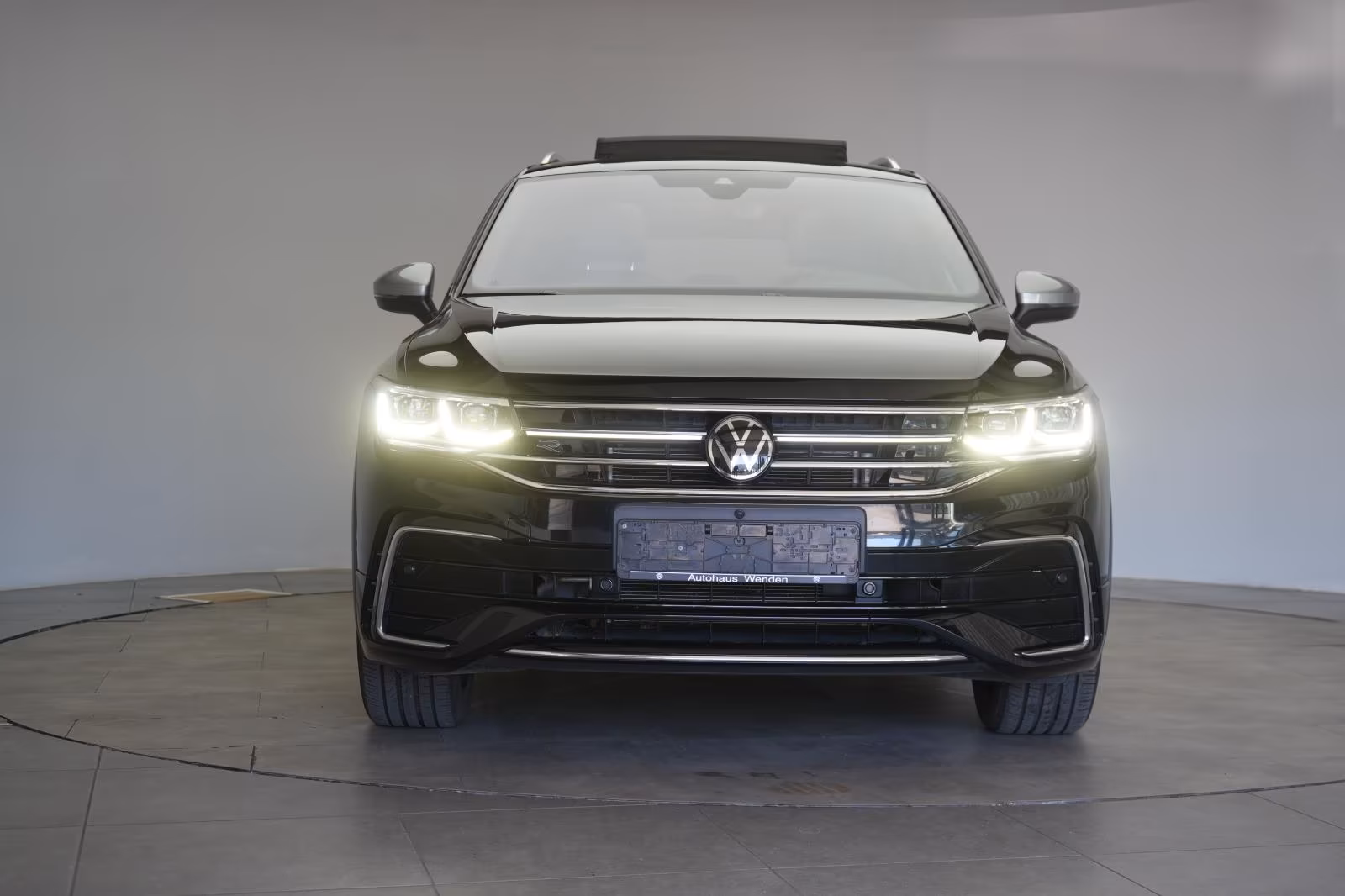 (B-108) Volkswagen Tiguan Allspace 2.0 TSI 4Motion DSG R-Line ACC/K - Image 2