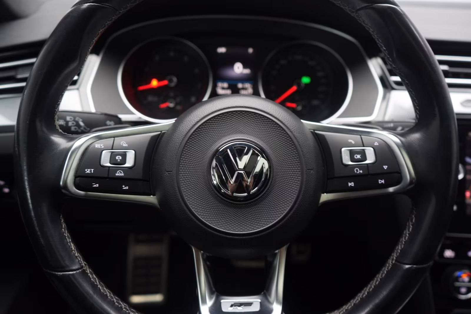 (B-735) Volkswagen Arteon 2.0 TSI DSG R line ACC/Pano/Lane/AHK - Image 13