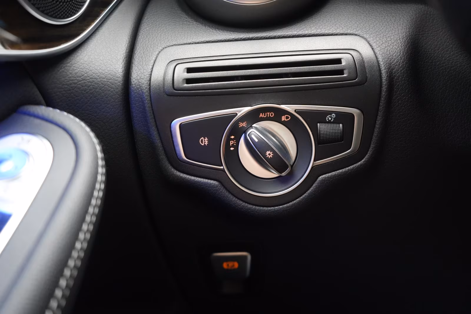 (B-396) Mercedes-Benz(Hybrid) GLC 300 e 4Matic 9G-Tronic Pano/Leder/360 Kamera - Image 13