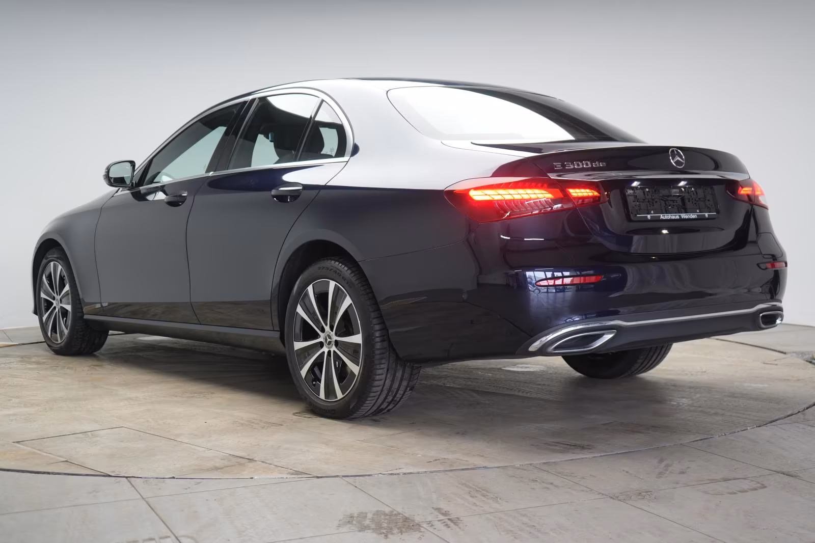 (B-567) Mercedes-Benz(Hybrid) E 300 de 9G-Tronic Avantgarde - Image 4