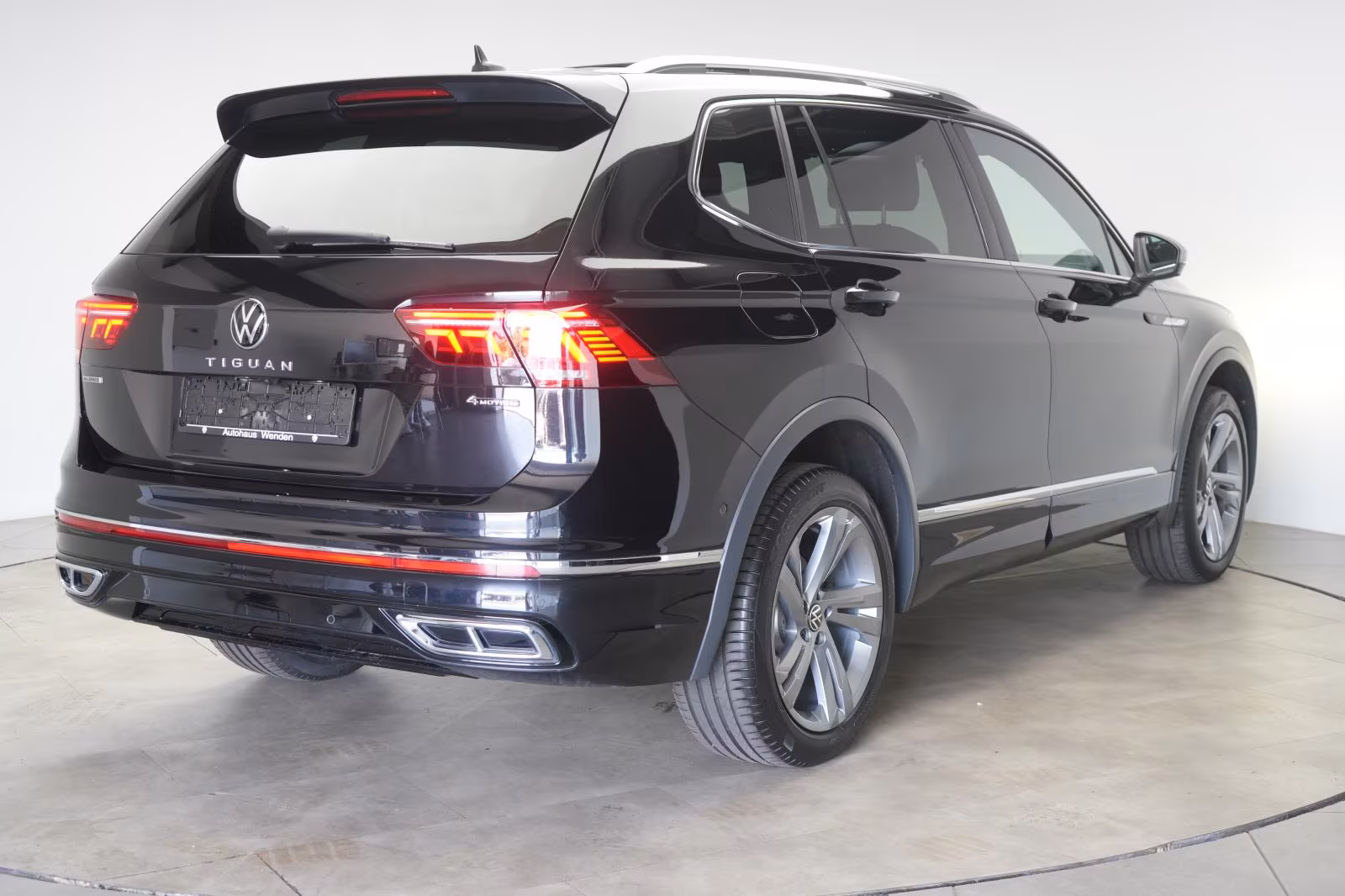 (B-752) Volkswagen Tiguan Allspace 2.0 TDI 4Motion DSG R-Line HUD/P - Image 5