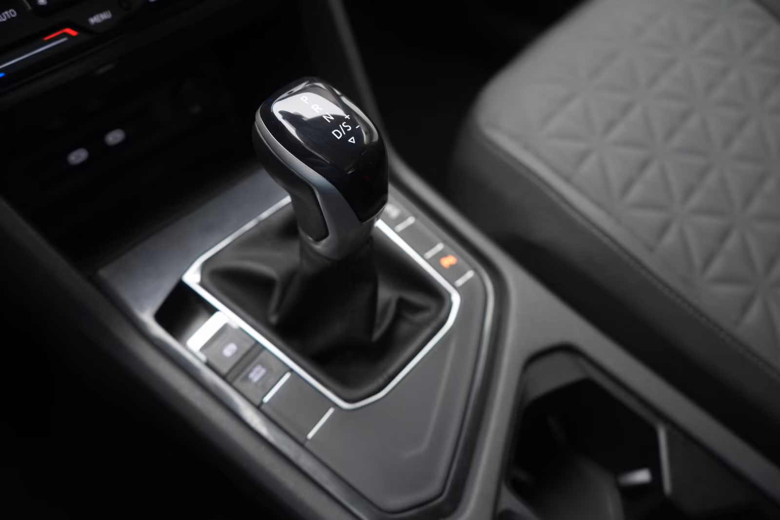 (B-040) Volkswagen Tiguan 1.5 TSI DSG ACC/Kamera/Lane/AHK/ - Image 11