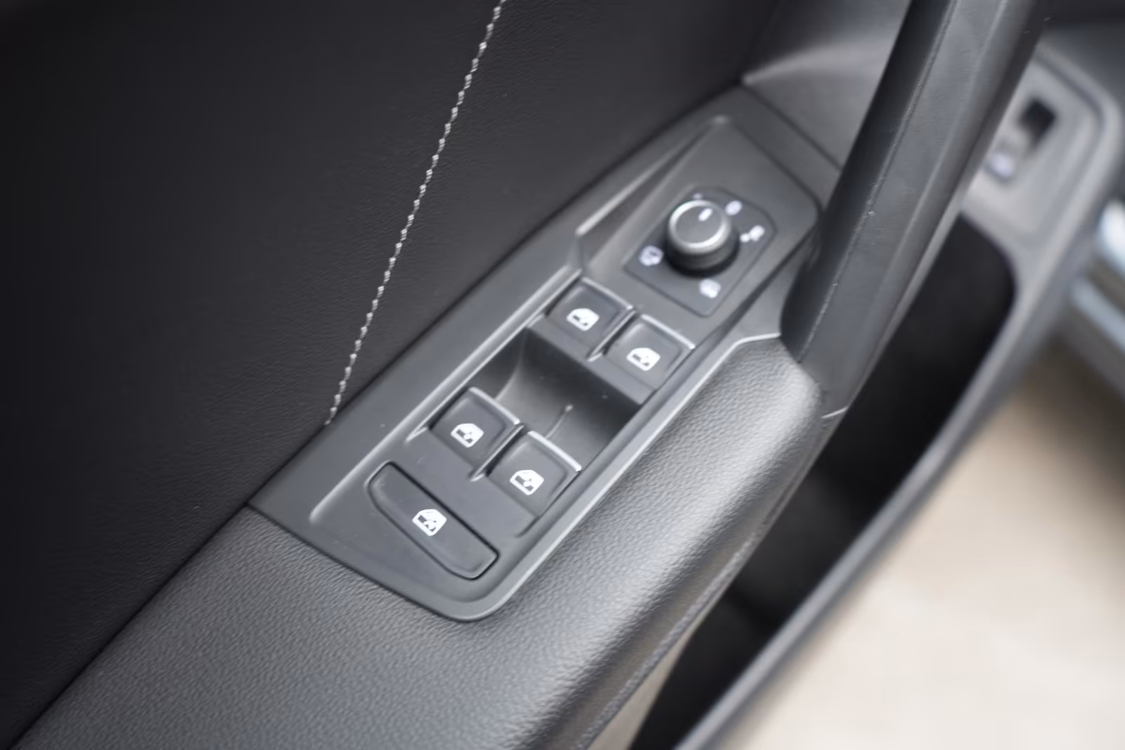 (B-518) Volkswagen Tiguan Allspace 2.0 TSI 4Motion DSG R-Line Leder - Image 13