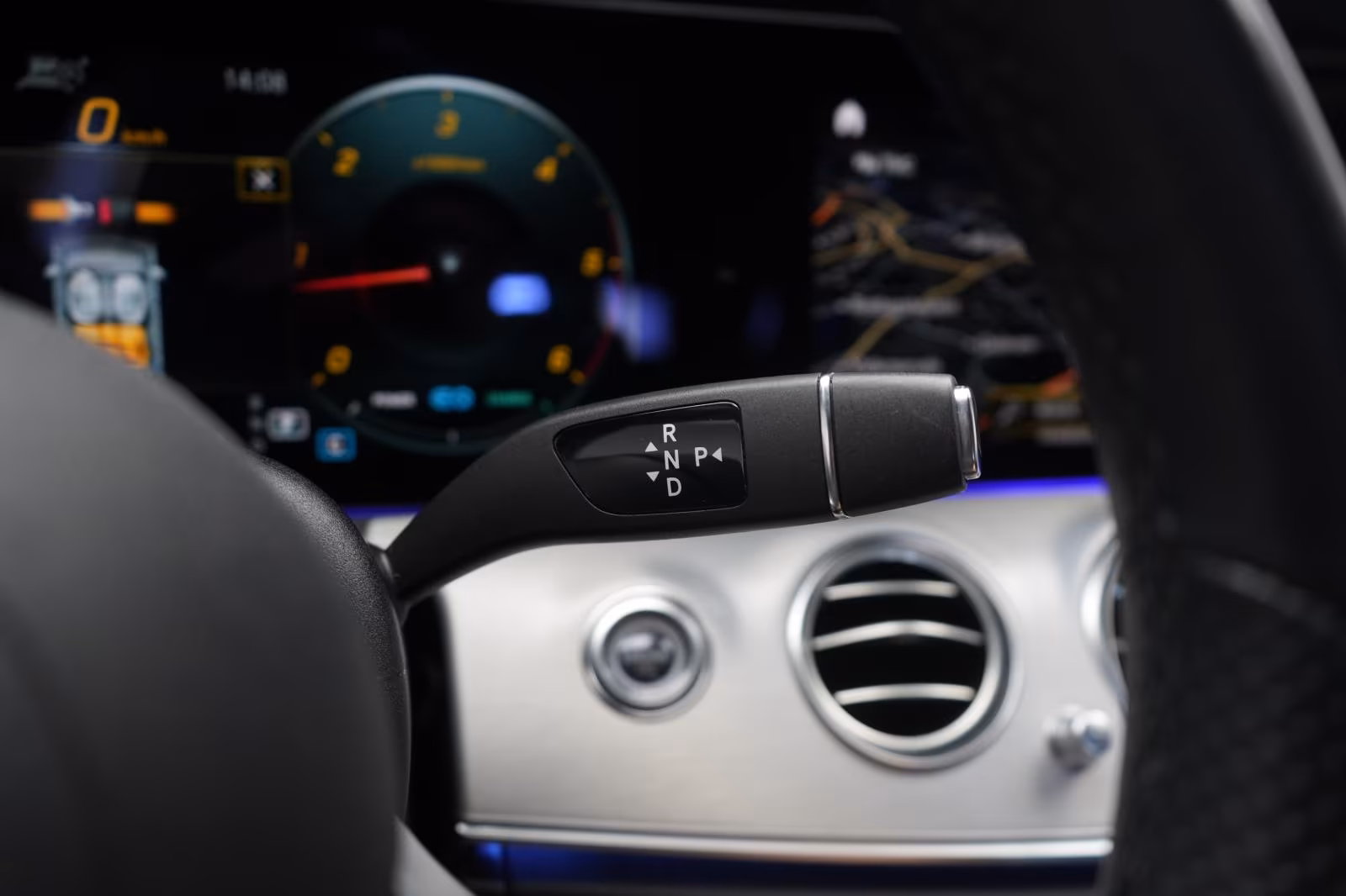 (B-599) Mercedes-Benz(7 ghế) E 300 d 4Matic T 9G-Tronic AMG Distroni - Image 17