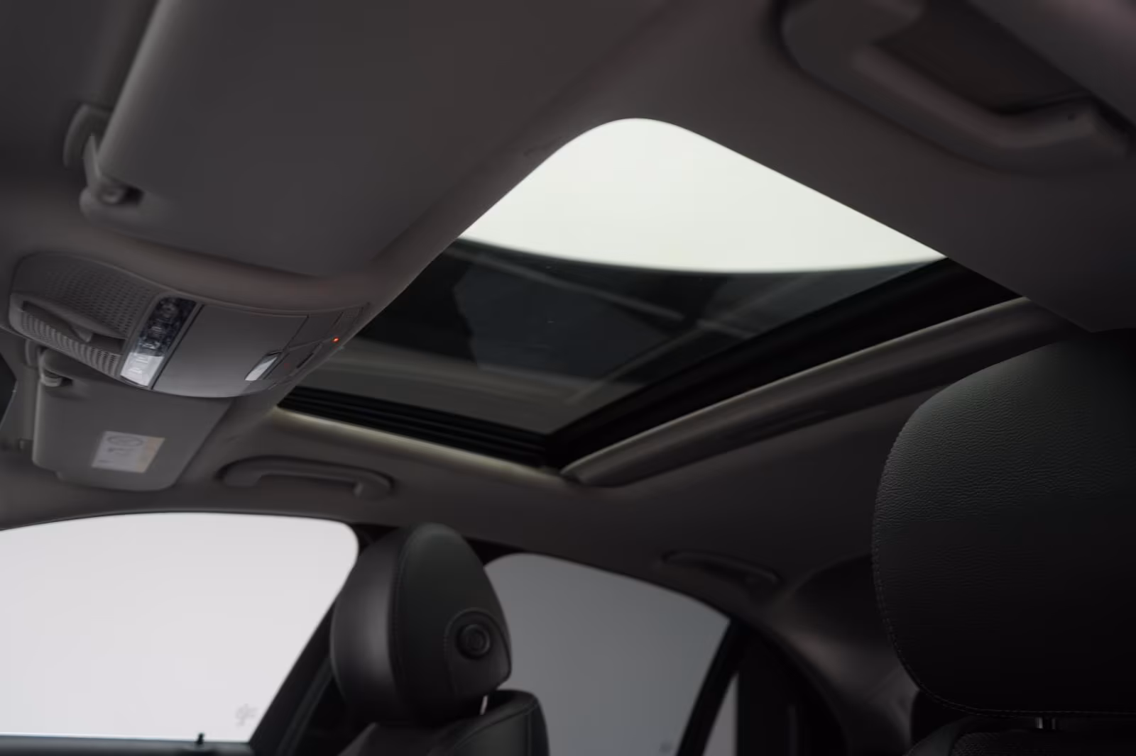 (B-099) Mercedes-Benz(Hybrid) E 300 de 9G-Tronic Avantgarde Distronic/Kamera - Image 12