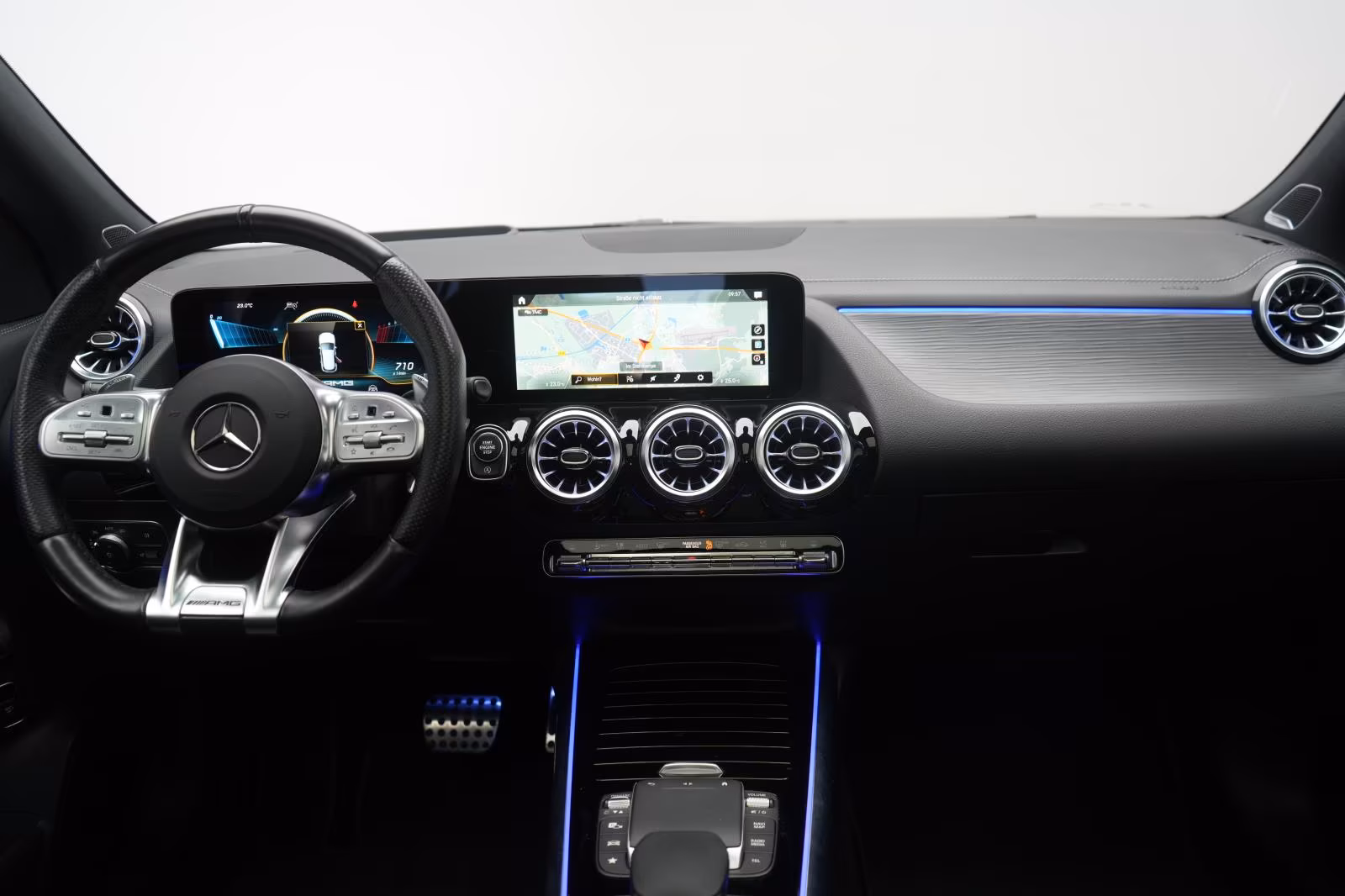 (B-086) Mercedes-Benz GLA 35 AMG 4Matic Pano/STHZ/HUD/360Kamera - Image 13