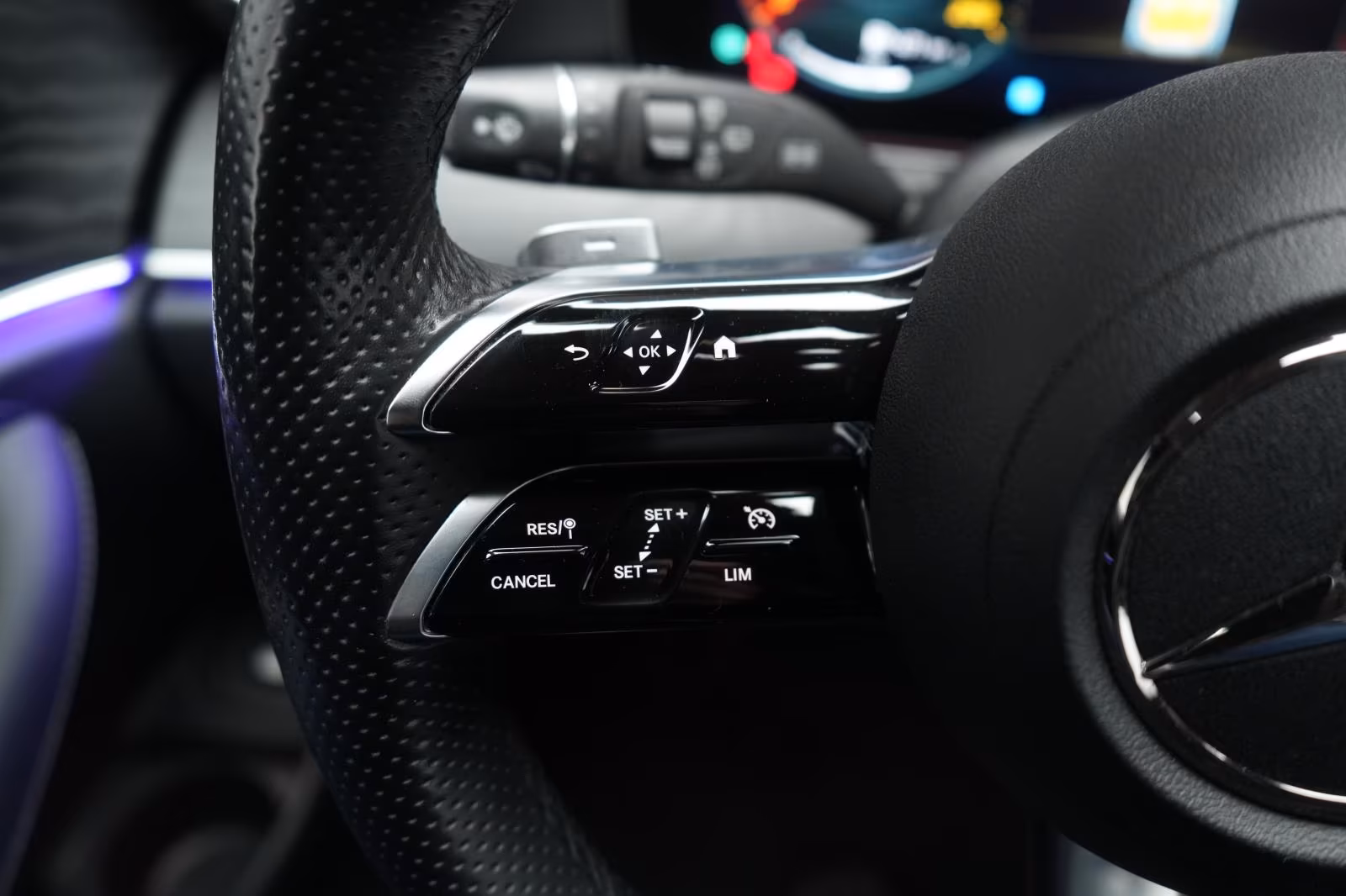 (B-607) Mercedes-Benz E 220 d T 9G-Tronic AMG CarPlay/Temp/Kamera/ - Image 14