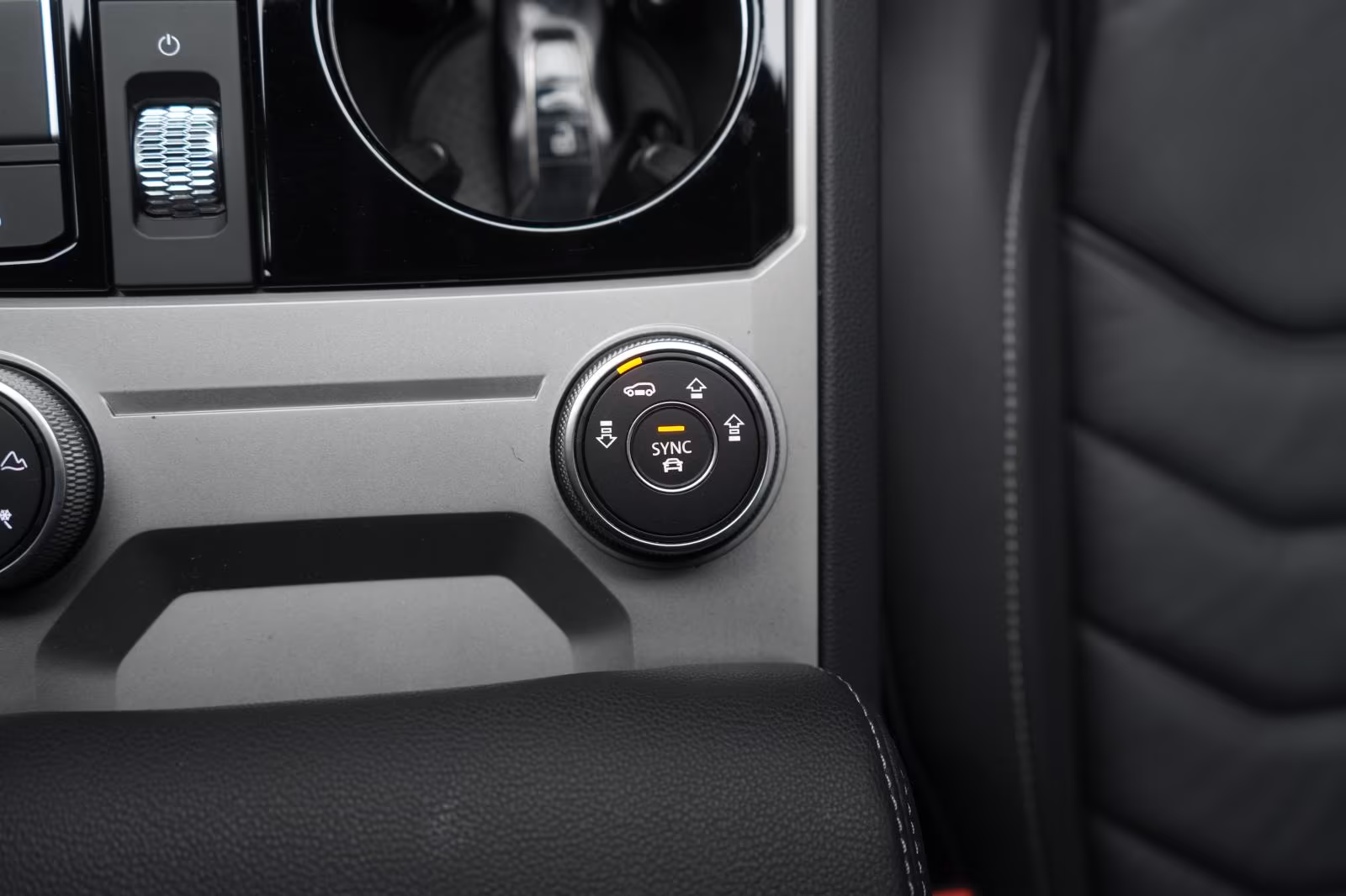 (B-442) Volkswagen Touareg 3.0 V6 TDI 4Motion R-Line Leder/ACC/Kame - Image 13