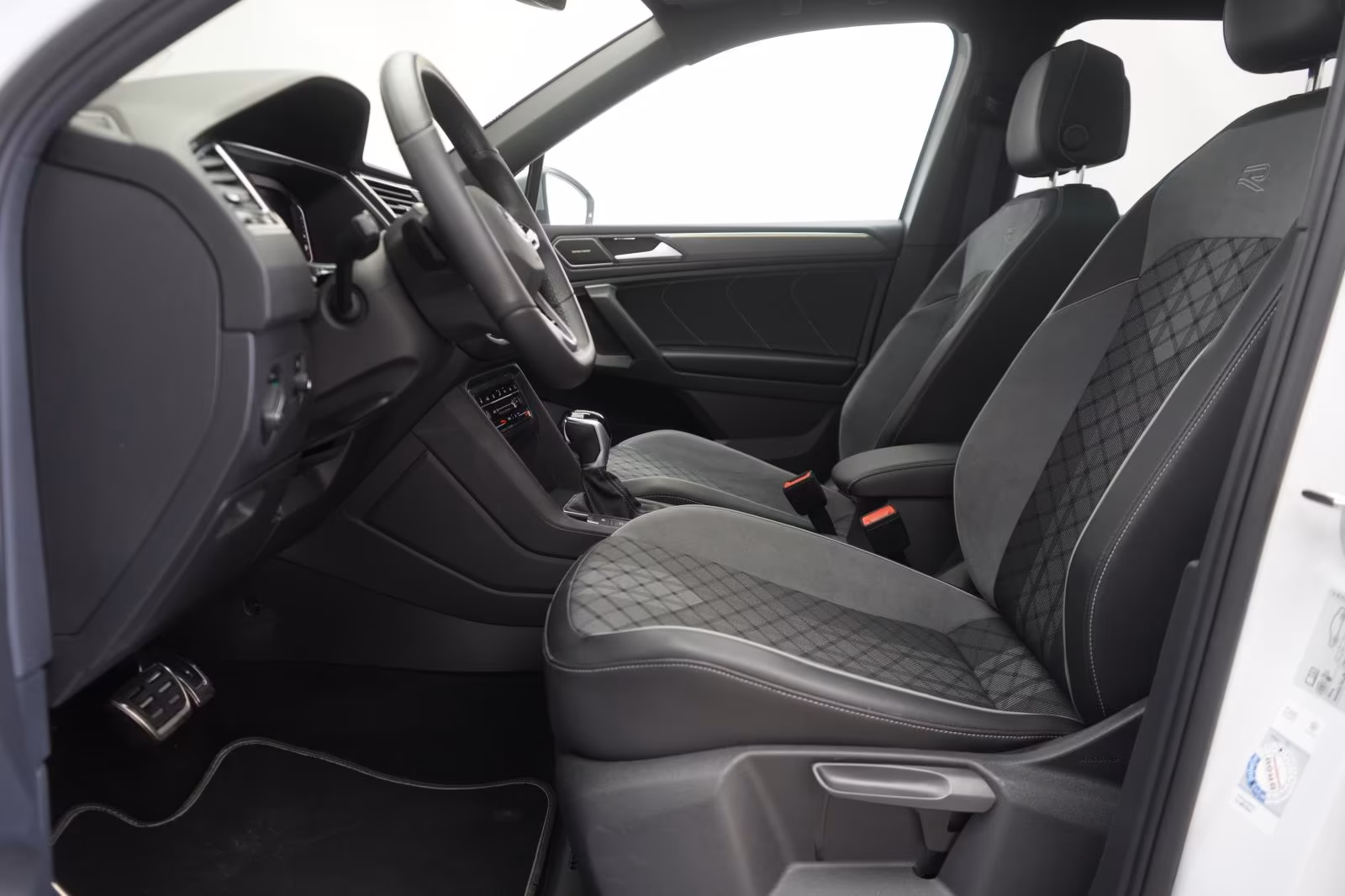 (B-124) Volkswagen(7 ghế) Tiguan Allspace 2.0 TSI 4Motion DSG R Line ACC/K - Image 6