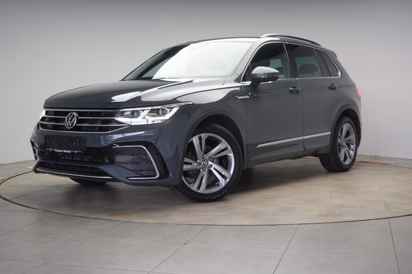 (B-328) Volkswagen Tiguan 2.0 TDI 4MOTION DSG R-Line ACC/Virtual/La - Image 3