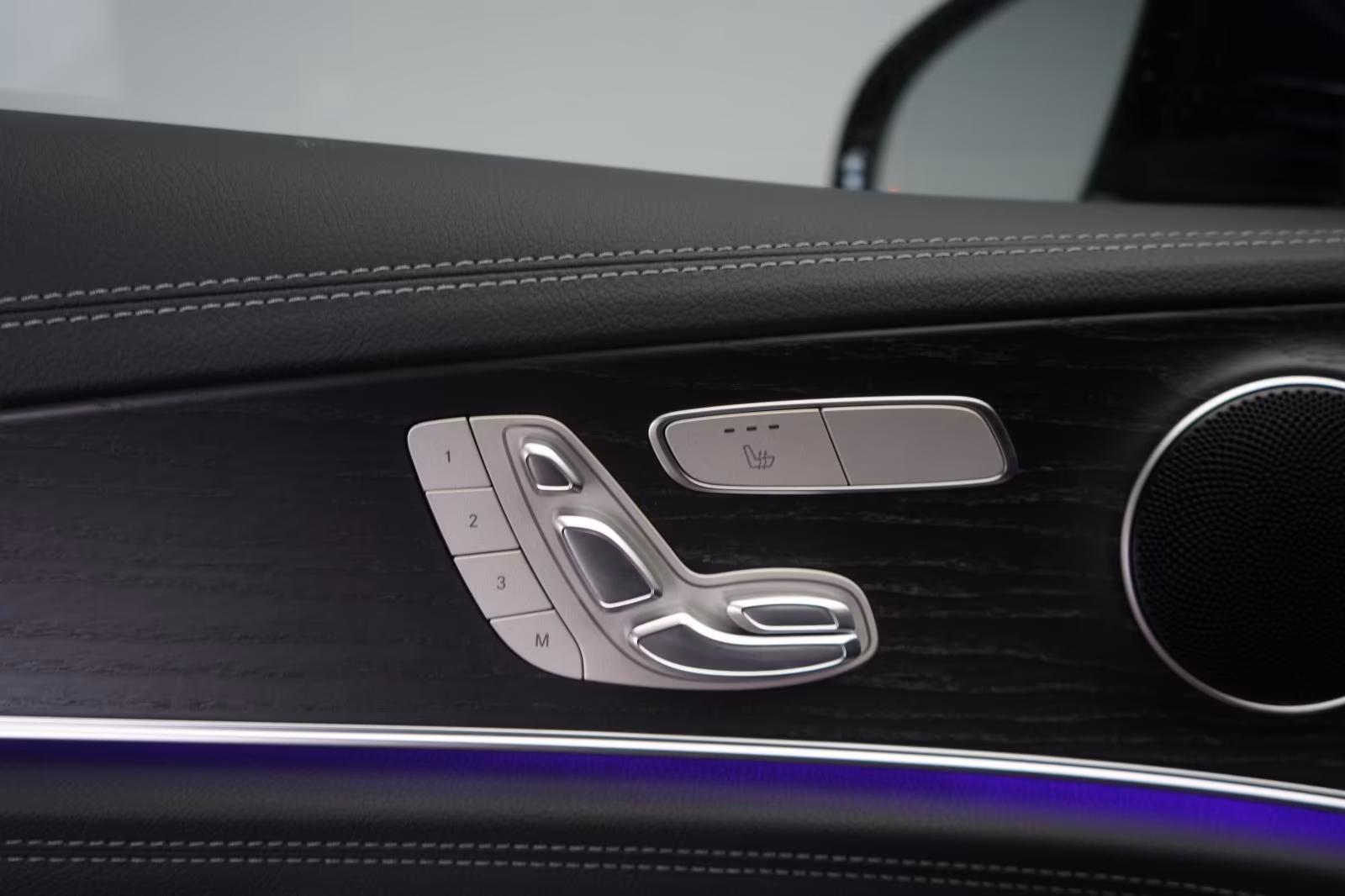 (B-259) Mercedes-Benz(Hybrid) E 300 e T 9G-Tronic AMG Distronic/Kamera/AHK/L - Image 12