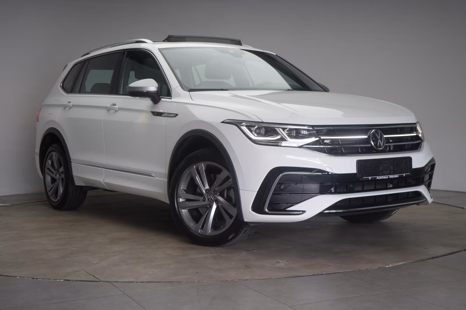 (B-372) Volkswagen Tiguan Allspace 2.0 TDI 4Motion DSG R-Line ACC/V - Image 1