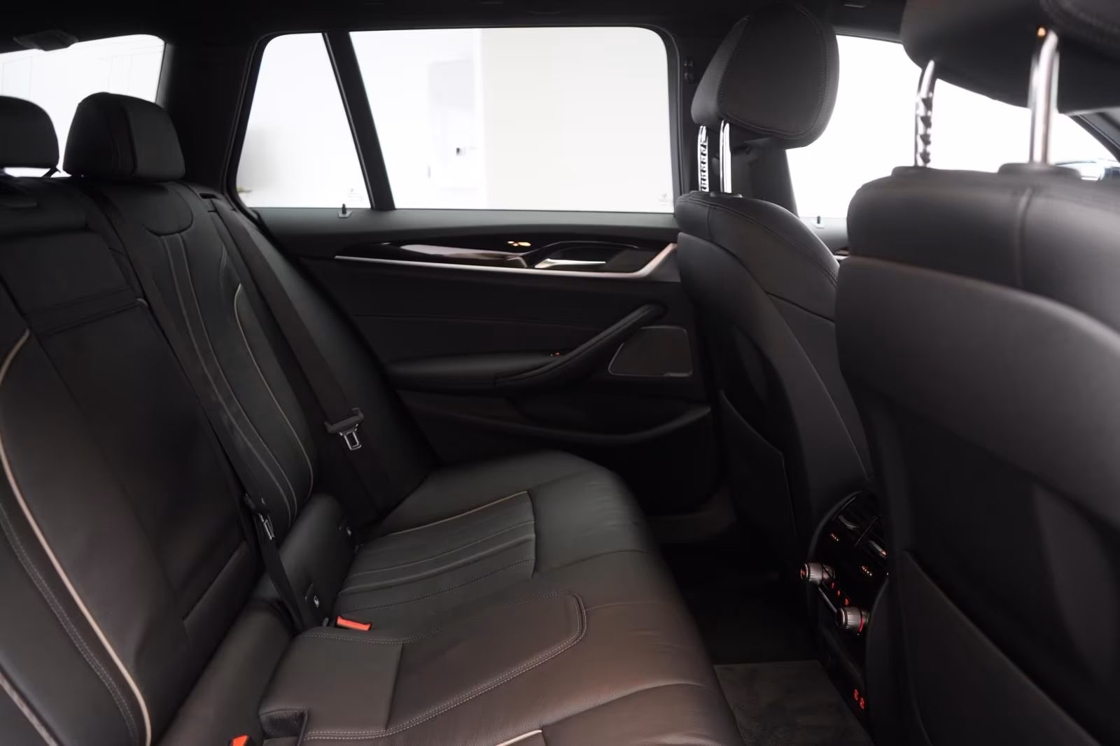 (B-185) BMW 530 d Touring Leder/Temp/Kamera/H&K/Carplay - Image 11