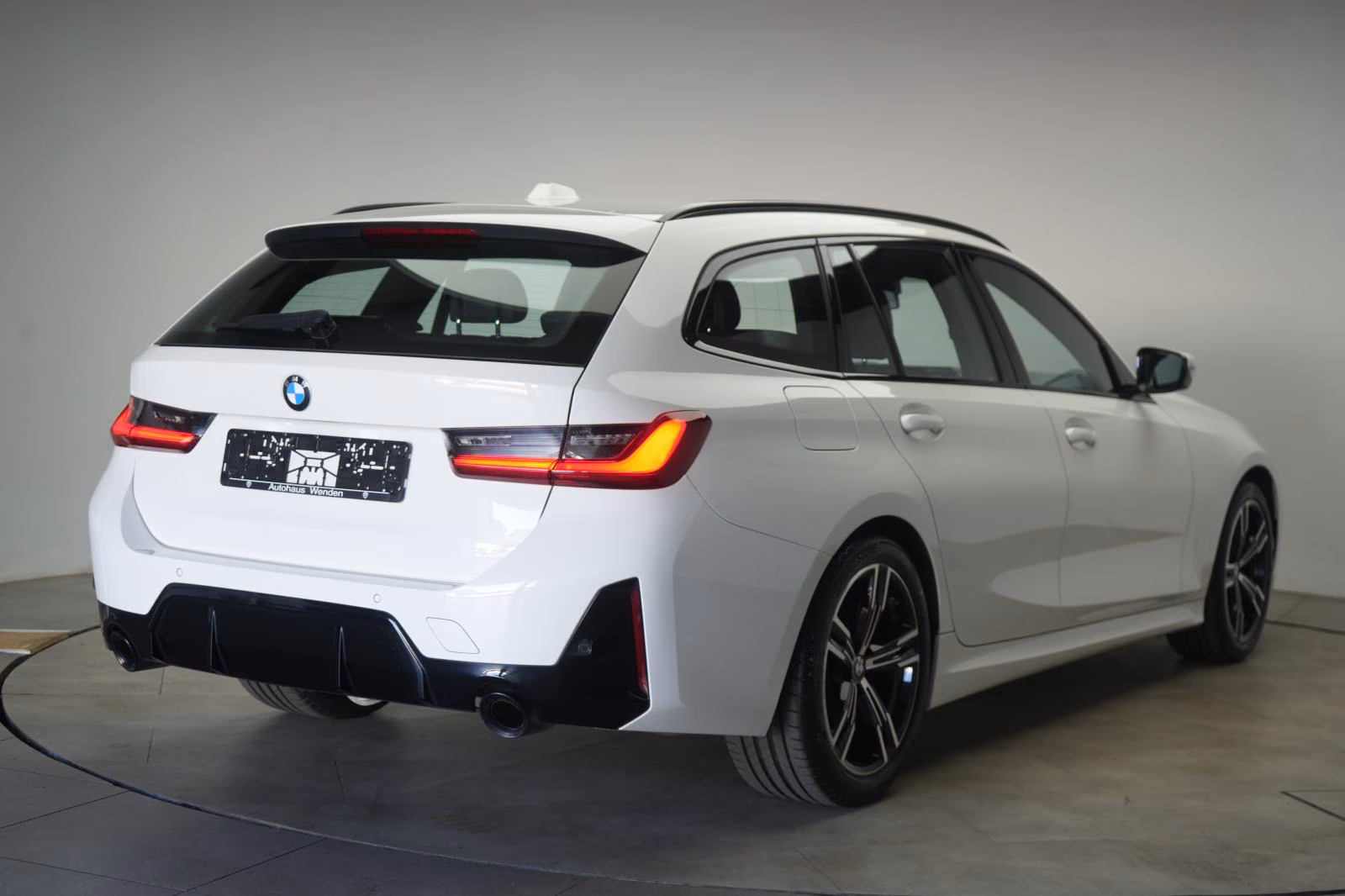 (B-768) BMW 320 d Touring M Sport HUD/Wide/Lane/Side - Image 5