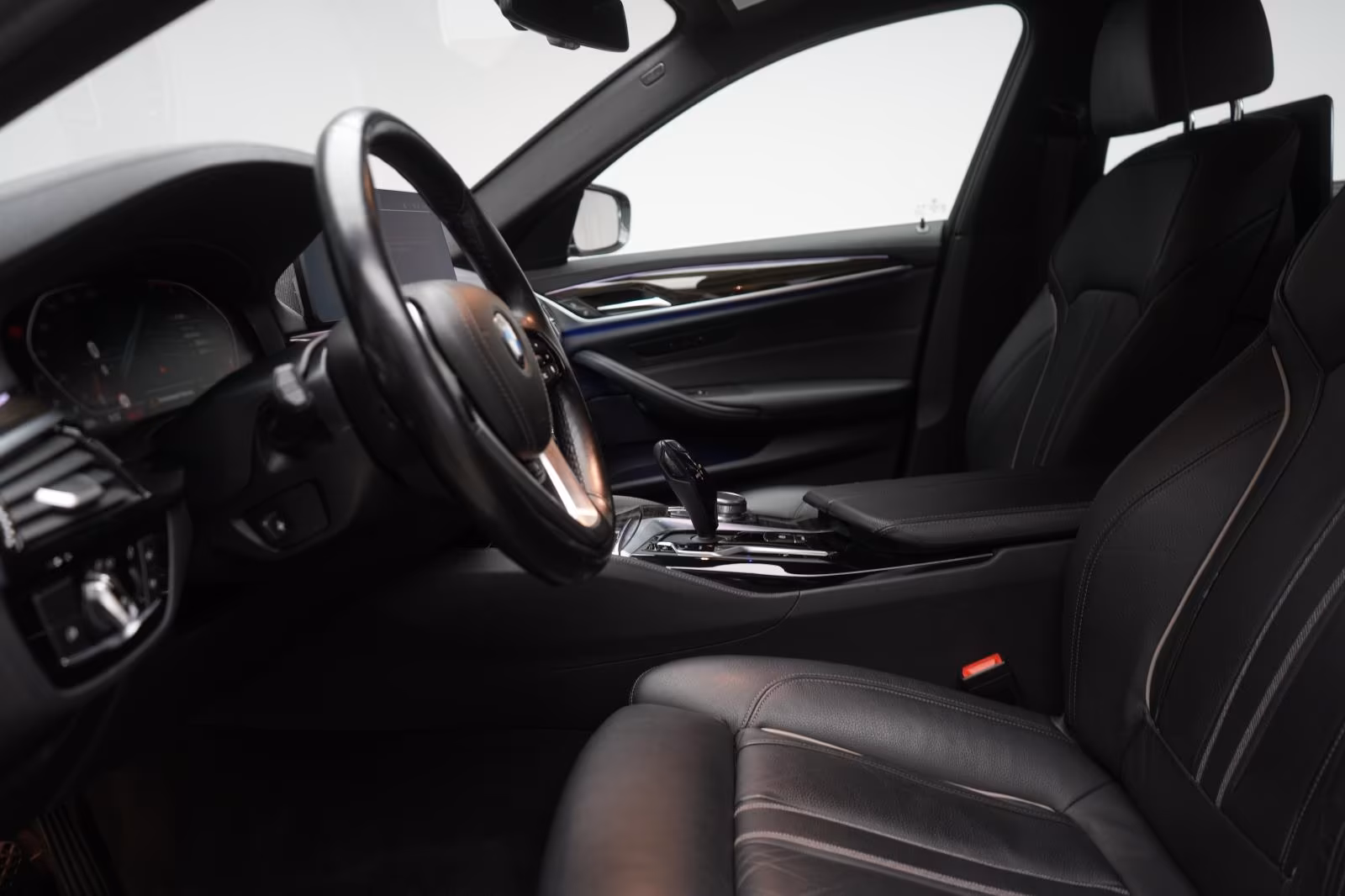 (B-568) BMW 520 i Luxury Line - Image 6