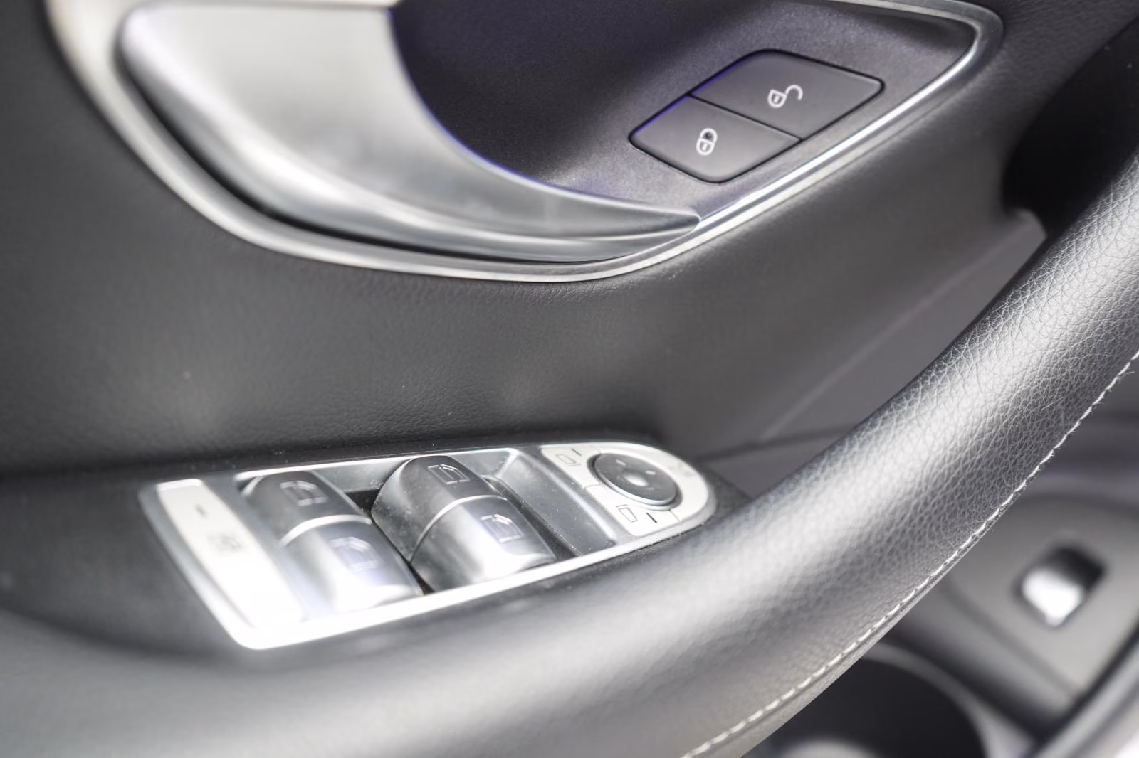 (B-134) Mercedes-Benz E 220 d T 9G-Tronic AMG Distronic/Kamera/AHK/L - Image 13
