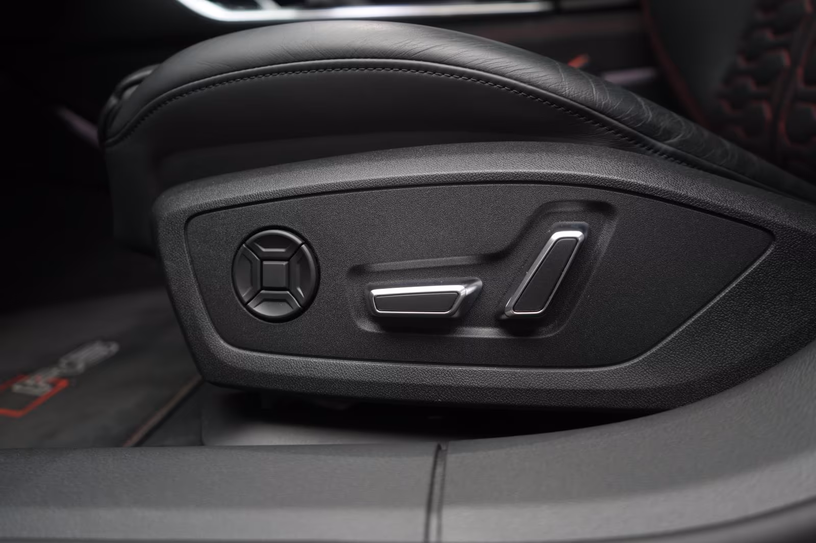 (B-471) Audi RS6 4.0 TFSI quattro Leder/Keramik/ACC/HUD/Pano/ - Image 13