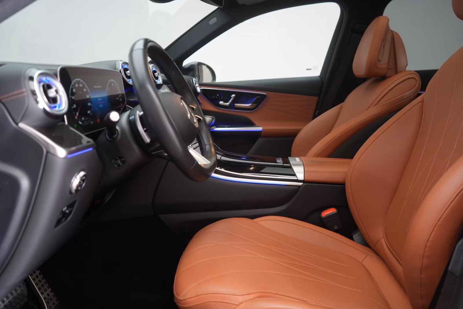 (B-232) Mercedes-Benz(Hybrid) GLC 300 e 4Matic 9G-Tronic AMG Leder/Distronic/ - Image 6