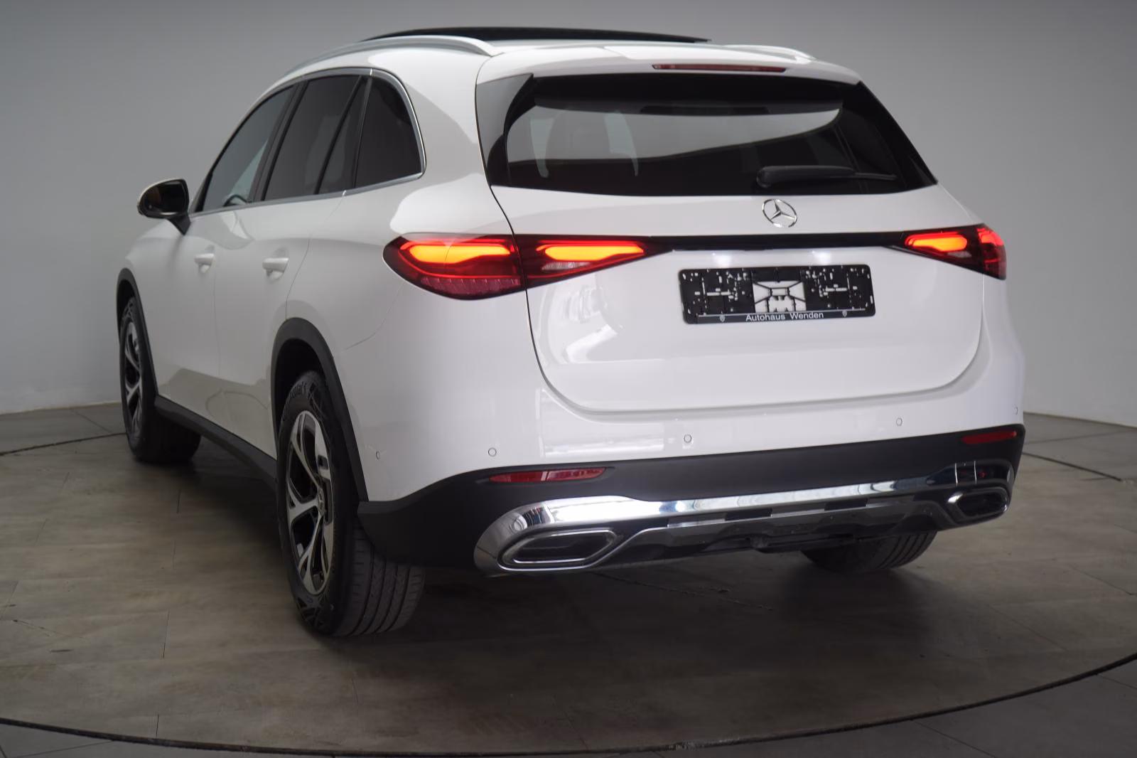 (B-405) Mercedes-Benz GLC 220 d 4Matic 9G-Tronic Avantgarde Advance - Image 4