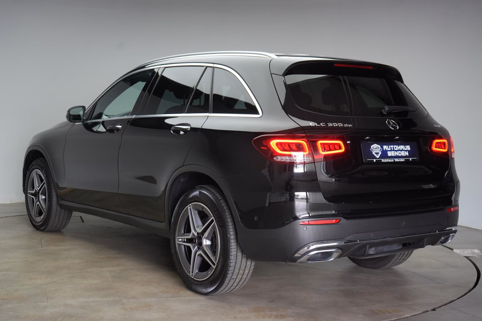 (B-208) Mercedes-Benz GLC 300 de 4Matic AMG Distronic/Kamera/Virtua - Image 4