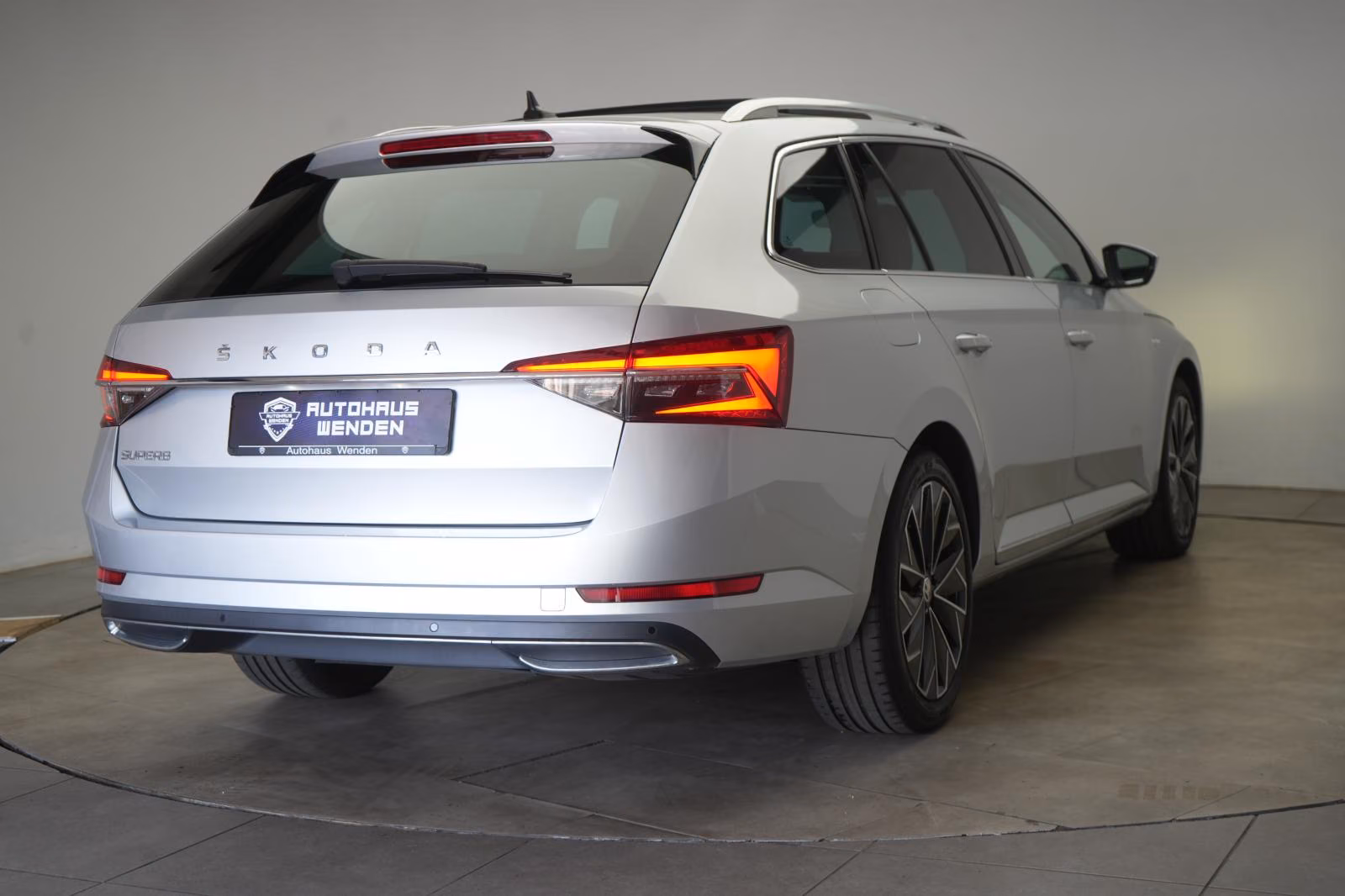 (B-190) Skoda Superb 2.0 TDI DSG L&K Leder/ACC/Pano/Canton/Vir - Image 5