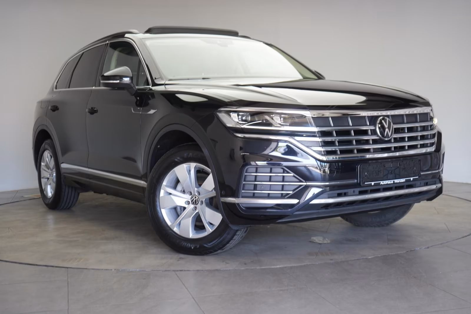 (B-409) Volkswagen Touareg 3.0 V6 TDI 4Motion Atmosphere Leder/ACC/ - Image 1