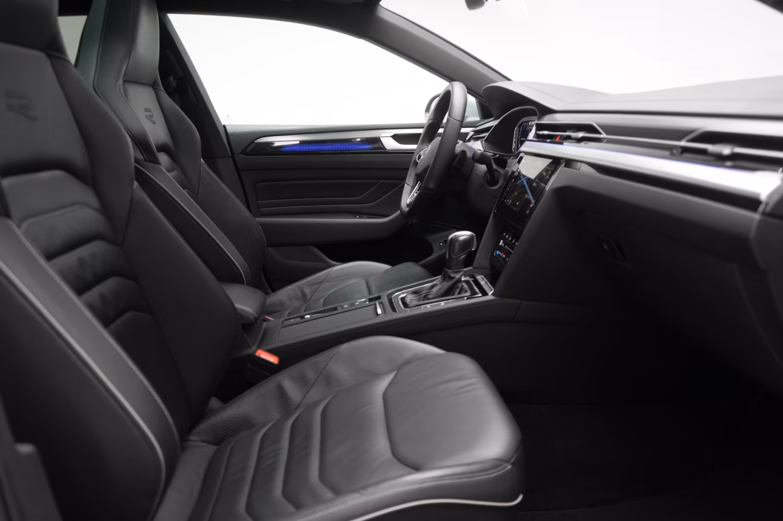 (B-605) Volkswagen Arteon Shooting Brake 2.0 TDI 4Motion DSG R-Line - Image 9