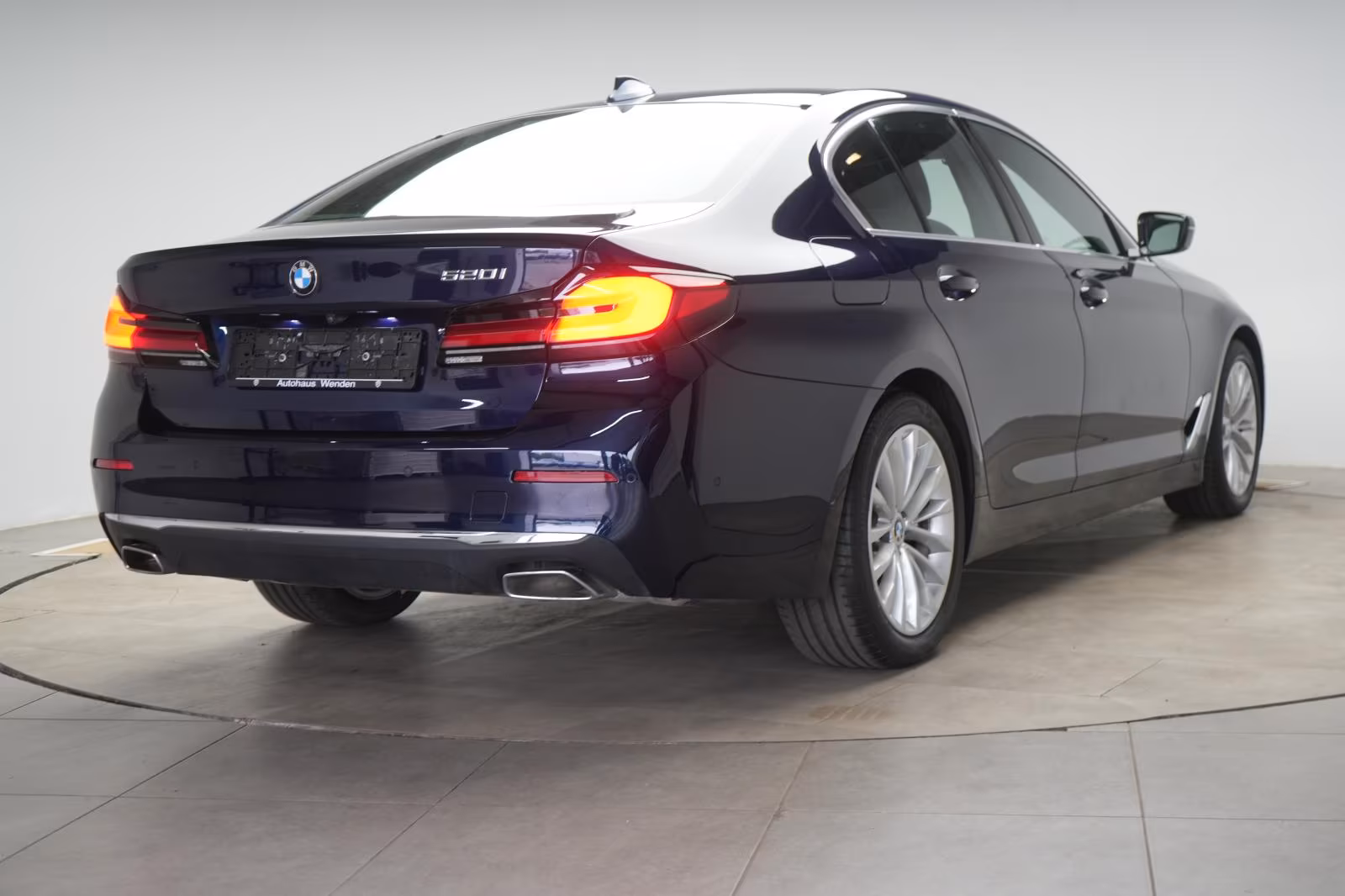 (B-568) BMW 520 i Luxury Line - Image 5