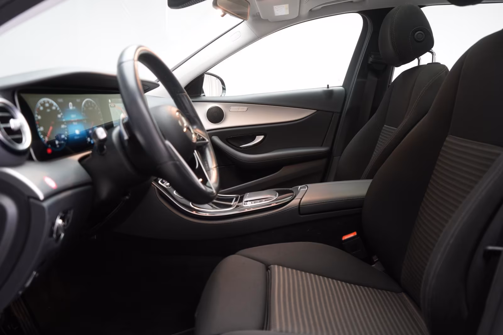 (B-378) Mercedes-Benz(Hybrid) E 300 e T 9G-Tronic Navi/Temp/Kamera/Pano/ - Image 6