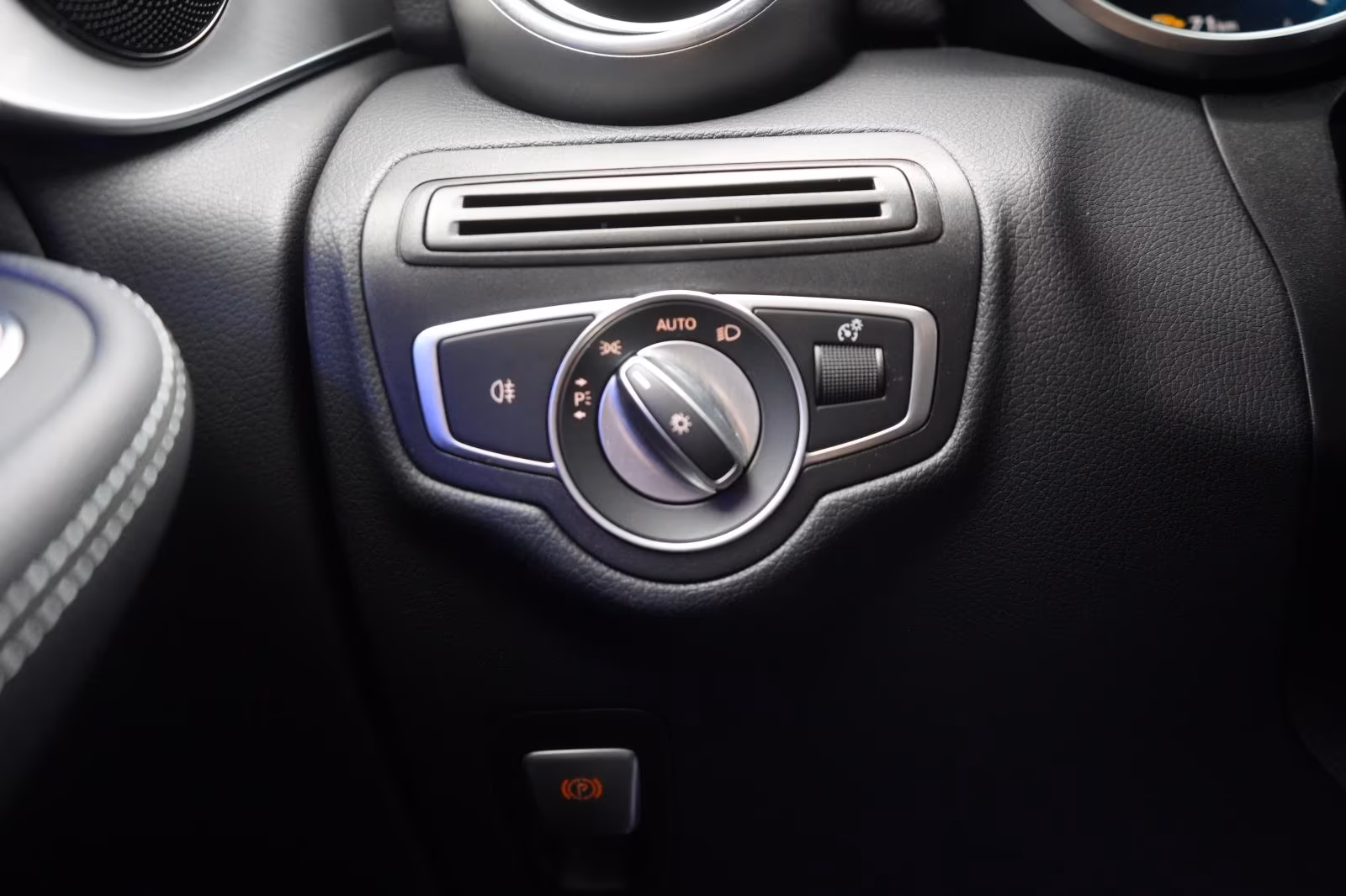 (B-297) Mercedes-Benz(Hybrid) GLC 300 de 4Matic AMG Distronic/kamera/Pano/ - Image 14