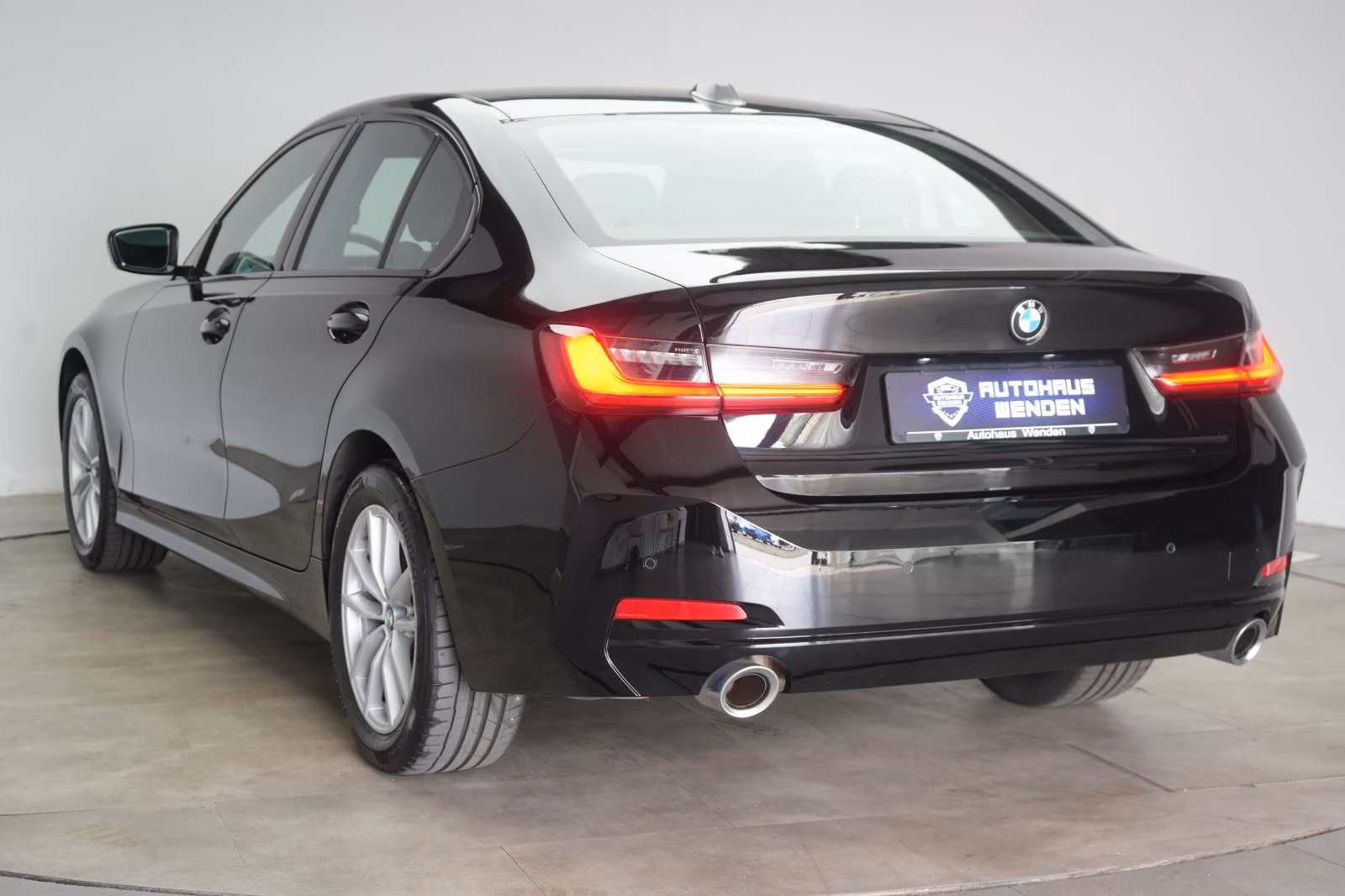 (B-425) BMW 320 i Leder/Temp/Hifi/Wide/CarPlay/Lane - Image 4
