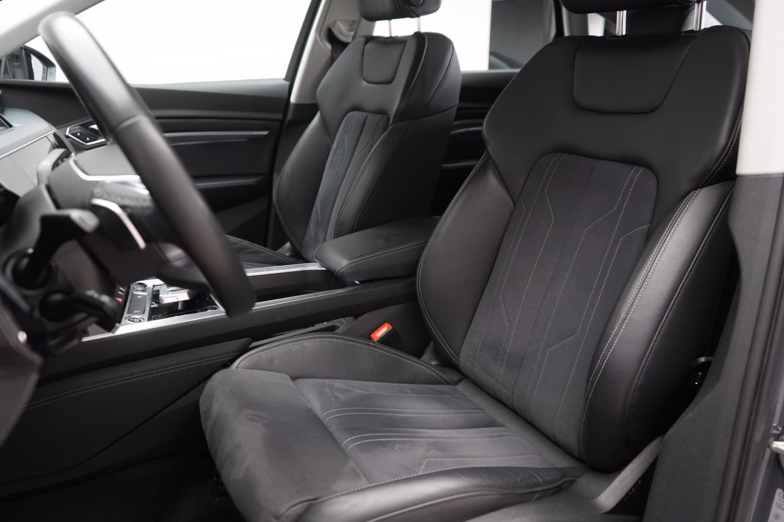 (B-653) Audi Q8 e-tron Sportback 55 quattro advanced - Image 7