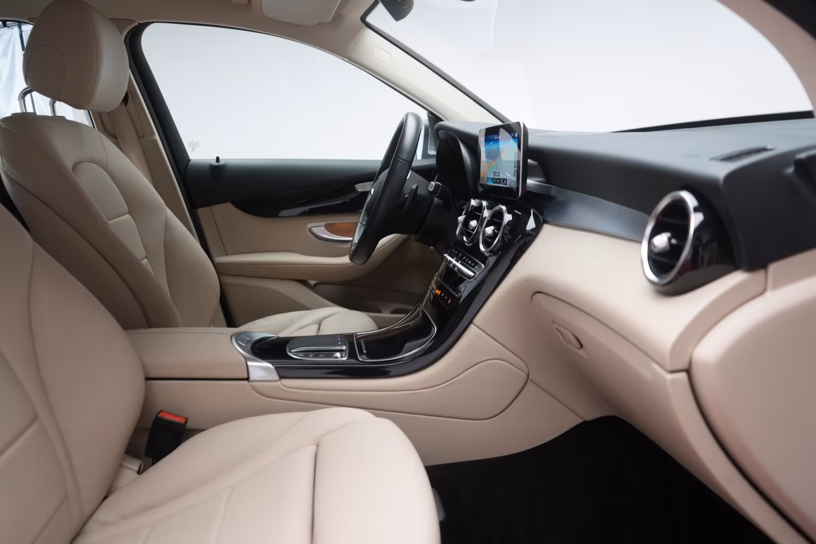 (B-265) Mercedes-Benz(Hybrid) GLC 300 de 4Matic 9G-Tronic Leder/Temp/Kamer - Image 9