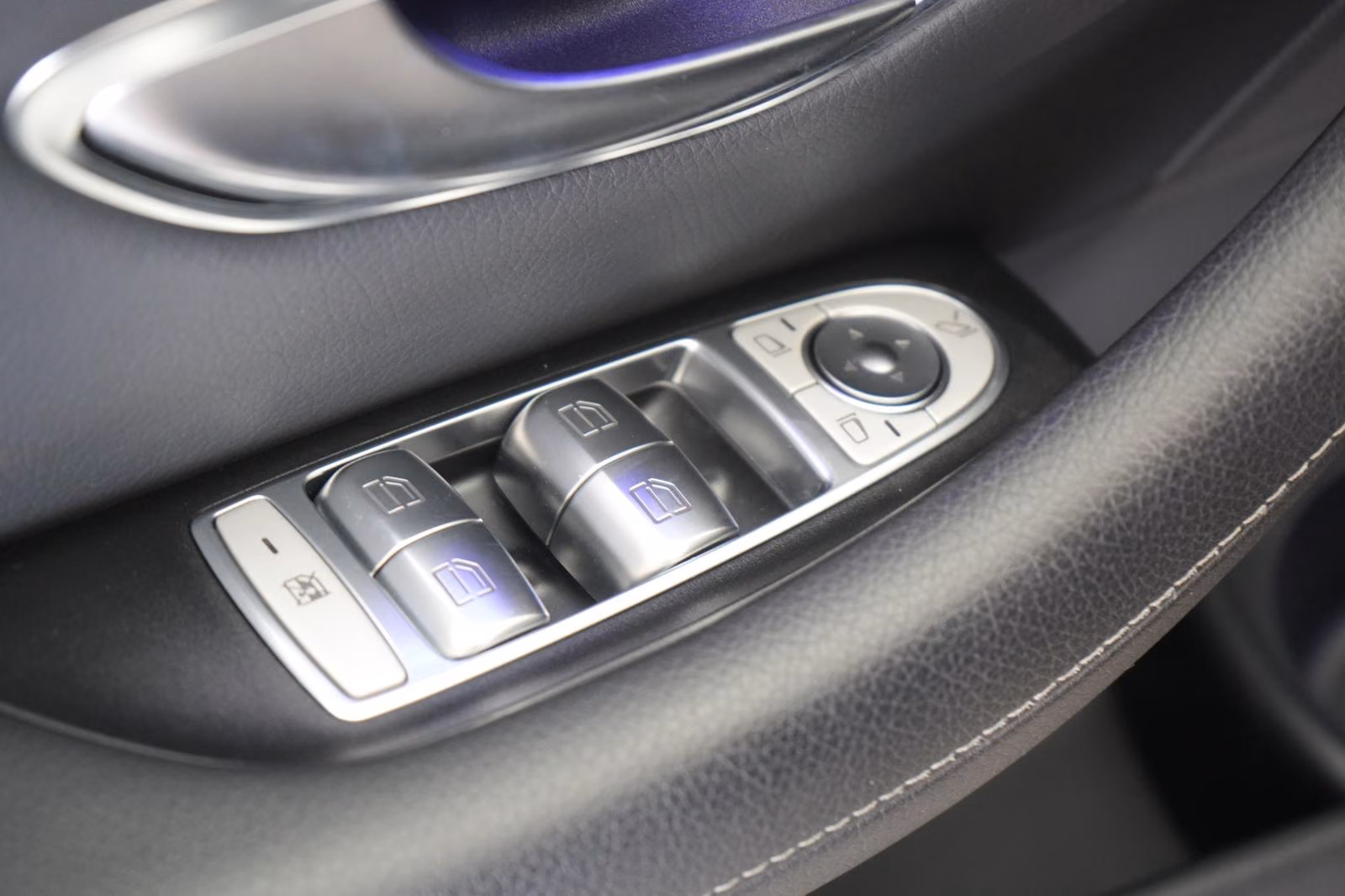 (B-150) Mercedes-Benz(Hybrid) E 300 e T AMG Distronic/Kamera/Pano/Carplay/Lane - Image 14