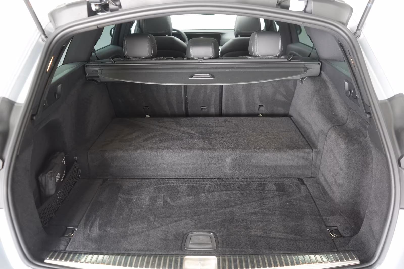 (B-141) Mercedes-Benz(Hybrid) E 300 de T 9G-Tronic AMG Distronic/Kamera/Pano - Image 25