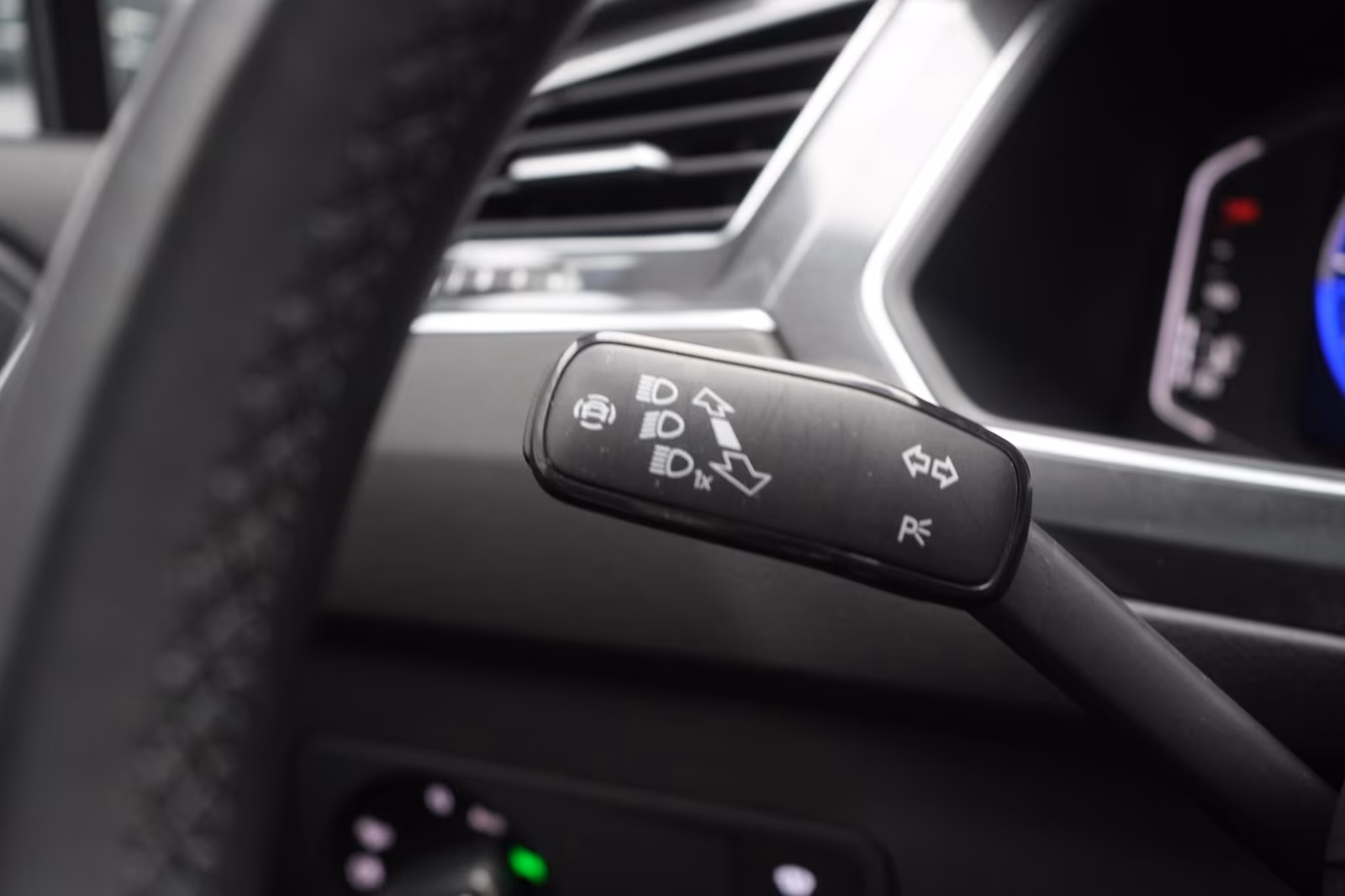 (B-752) Volkswagen Tiguan Allspace 2.0 TDI 4Motion DSG R-Line HUD/P - Image 18
