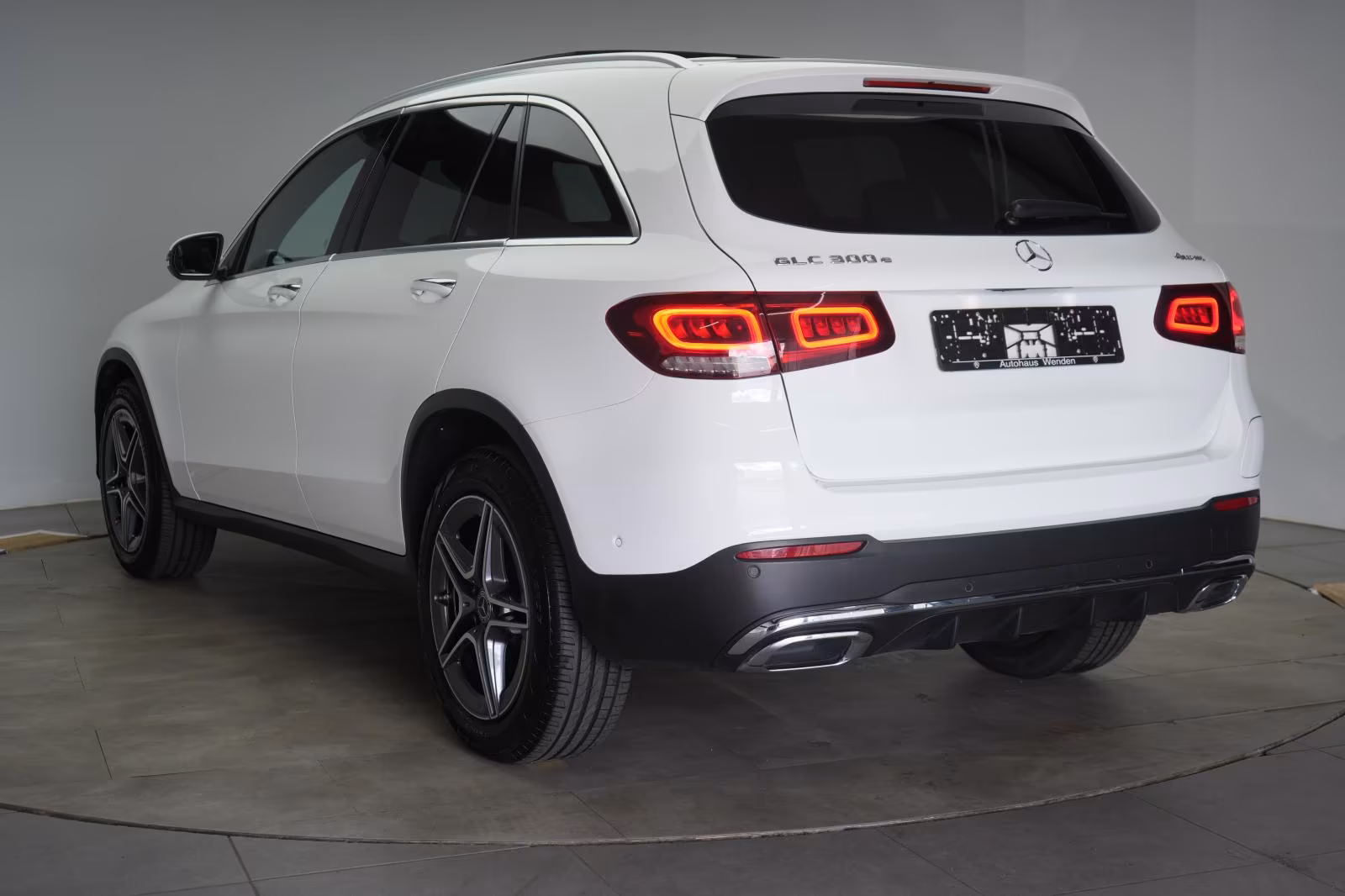 (B-396) Mercedes-Benz(Hybrid) GLC 300 e 4Matic 9G-Tronic Pano/Leder/360 Kamera - Image 4