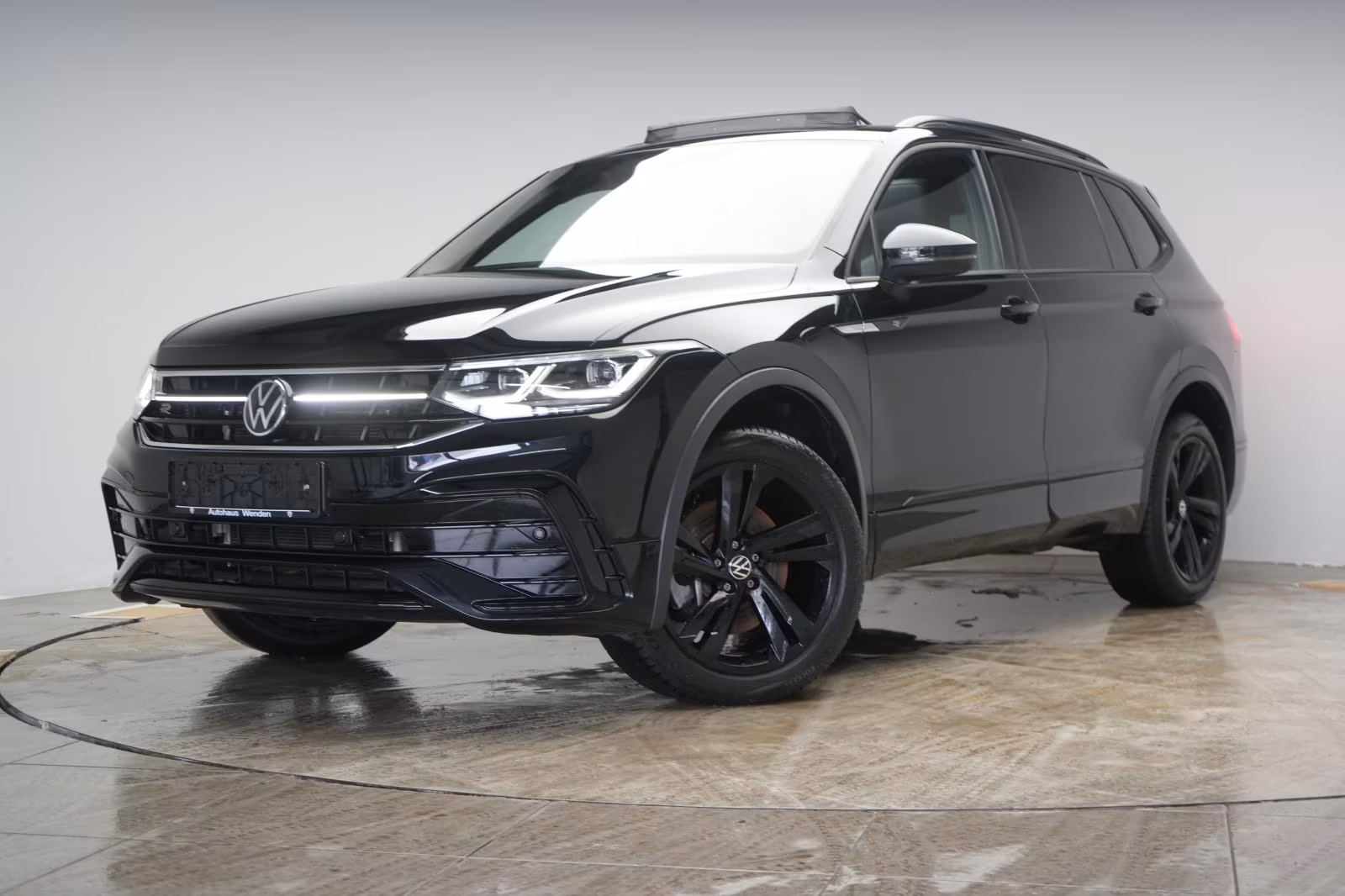 (B-134) Volkswagen Tiguan Allspace 2.0 TDI 4Motion DSG R line Navi/ - Image 3