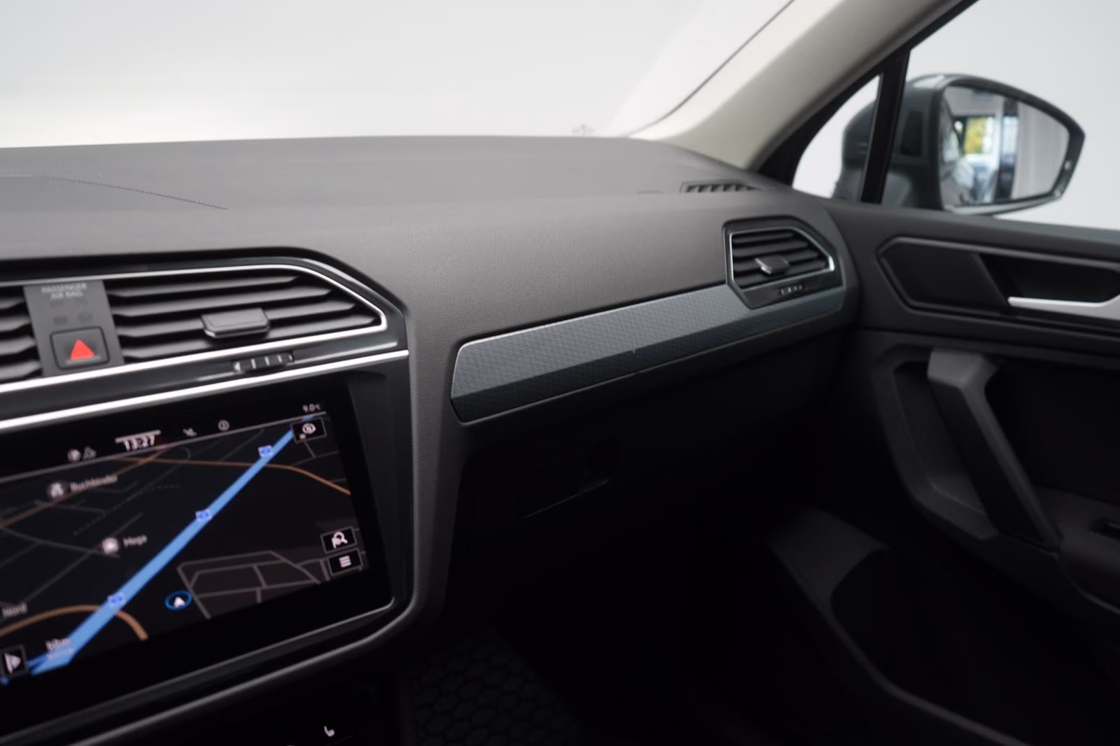 (B-521) Volkswagen Tiguan 2.0 TDI 4Motion Life CarPlay/ACC/Lane/AHK - Image 15