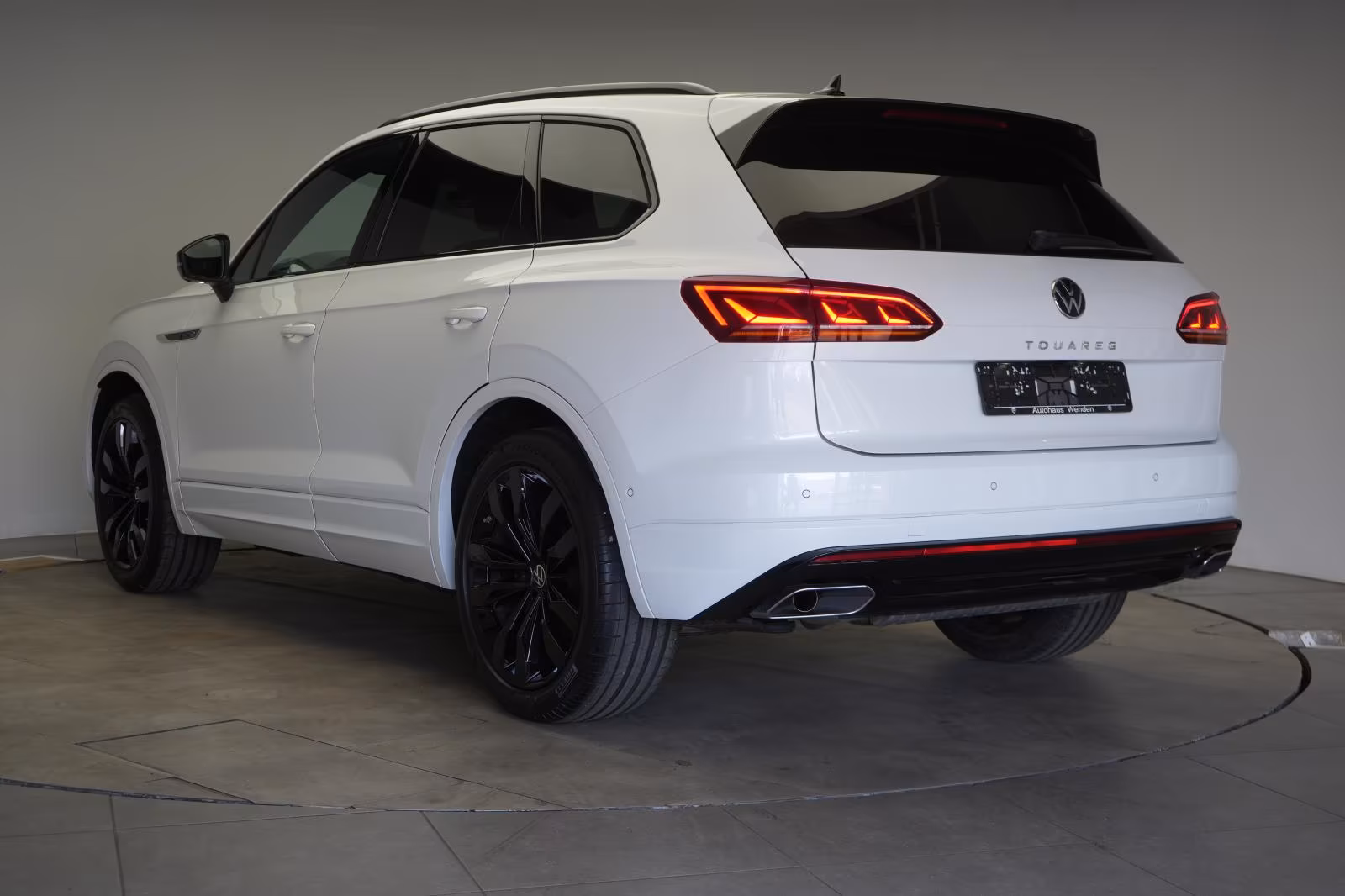 (B-337) Volkswagen Touareg 3.0 V6 TDI 4Motion R-Line Leder/ACC/Kame - Image 4