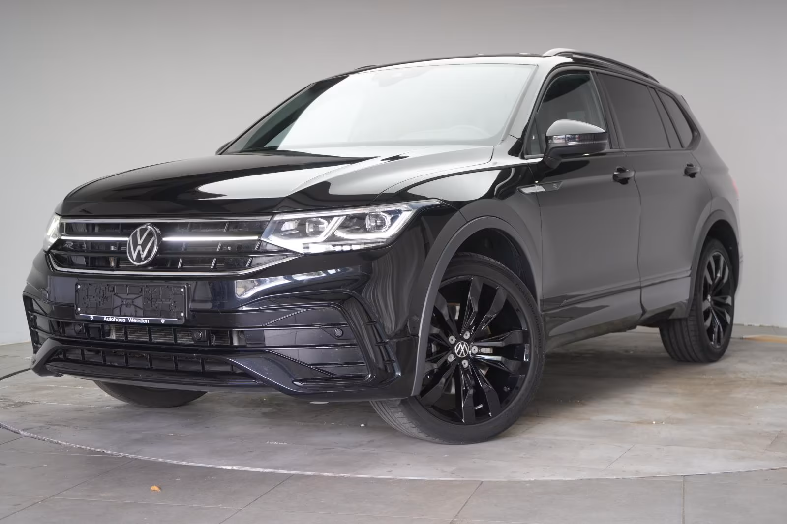 (B-374) Volkswagen Tiguan Allspace 2.0 TDI 4Motion DSG R line Navi/ - Image 3