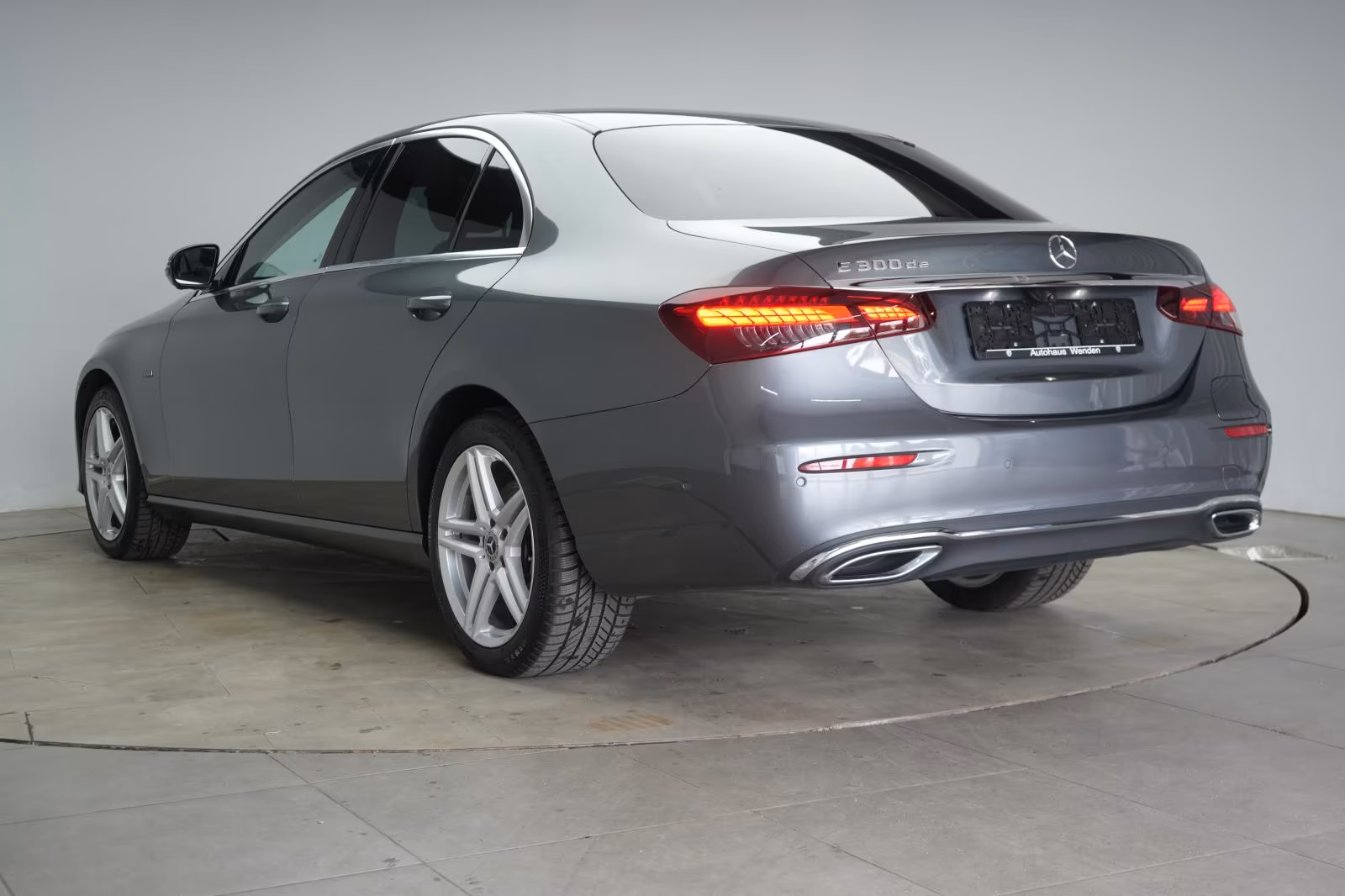 (B-237) Mercedes-Benz(Hybrid) E 300 de 9G-Tronic Leder/Softclose/Distronic/Kam - Image 4