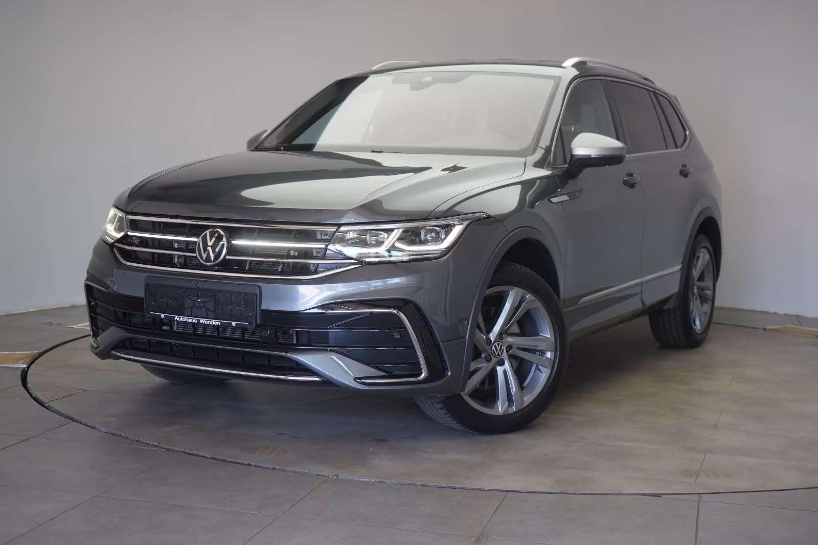 (B-743) Volkswagen Tiguan Allspace 2.0 TDI 4Motion DSG R-Line Leder - Image 2
