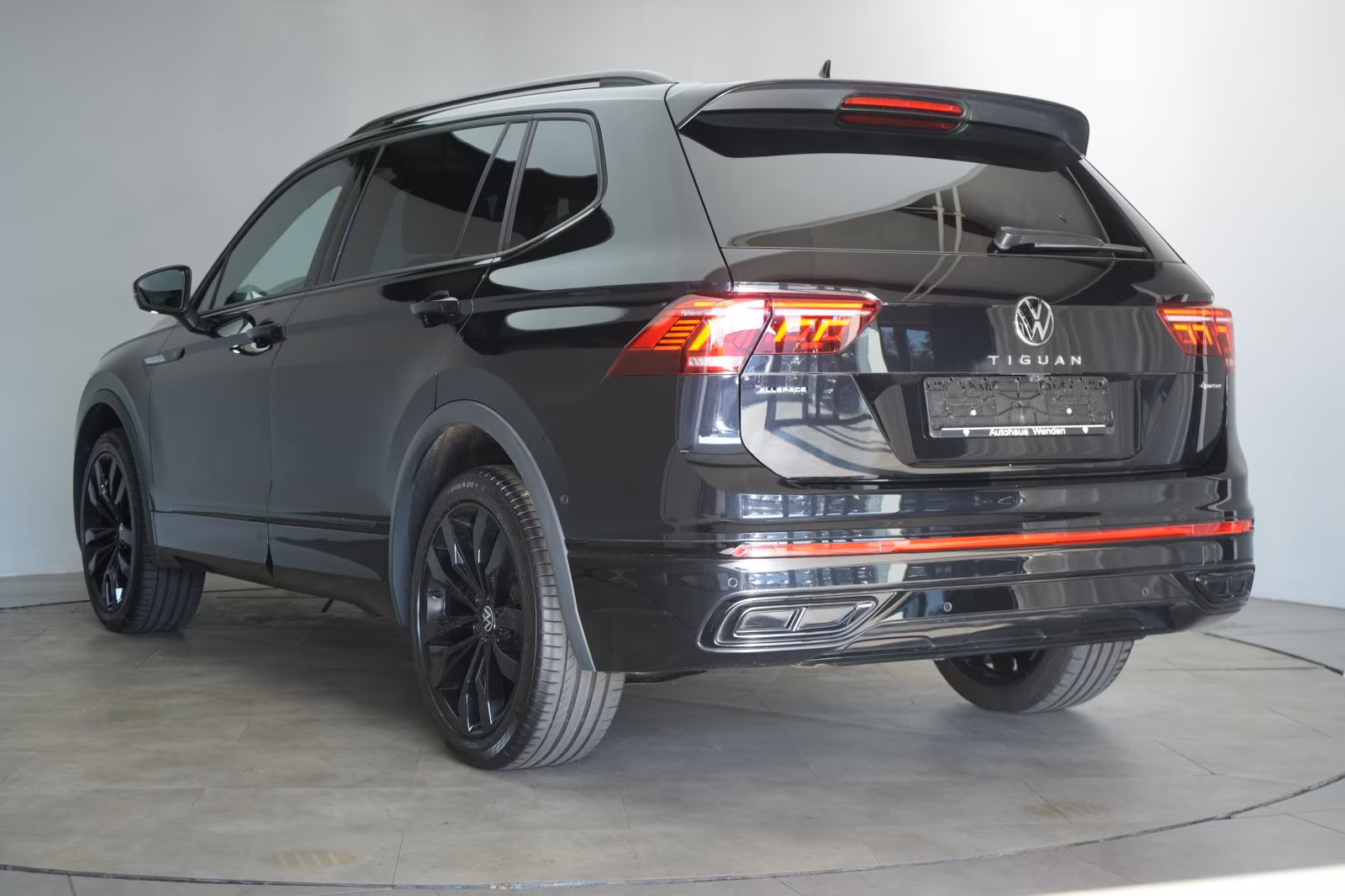 (B-422) Volkswagen(7 ghế) Tiguan Allspace 2.0 TDI 4Motion DSG R-Line ACC/K - Image 4