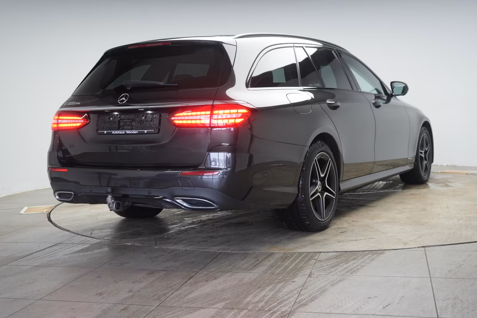 (B-349) Mercedes-Benz(Hybrid) E 300 de T 9G-Tronic AMG Leder/Distronic/Kamer - Image 5
