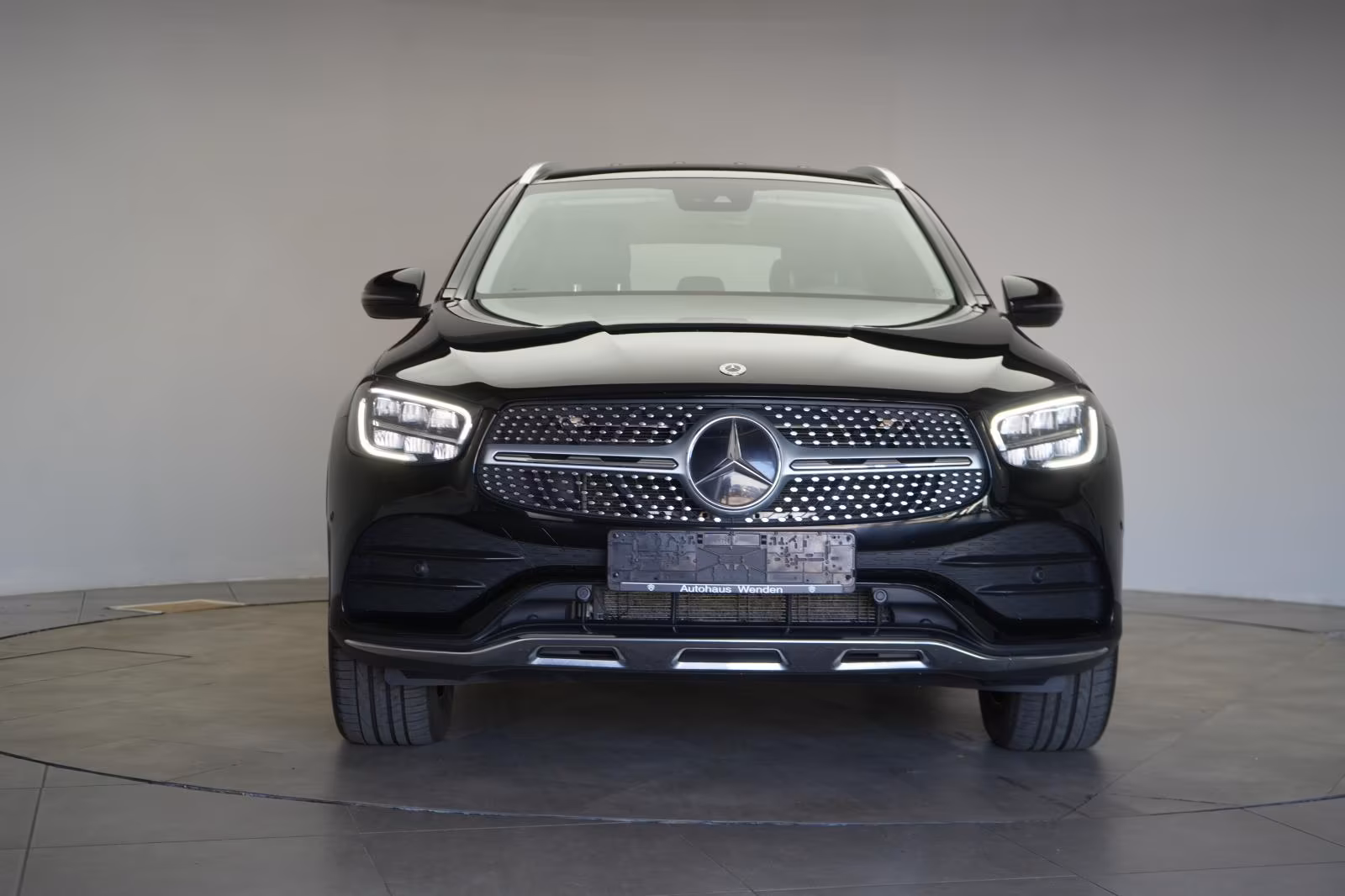 (B-178) Mercedes-Benz(Hybrid) GLC 300 de 4Matic 9G-Tronic AMG CarPlay/Temp/ - Image 2